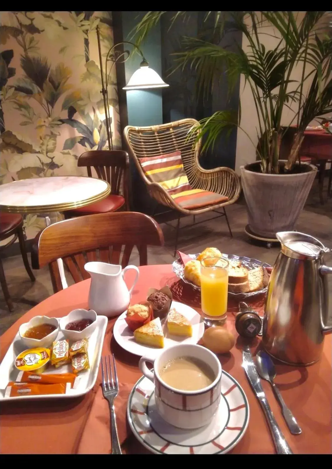 Continental breakfast in Le Vert Galant - Auberge Etchegorry Continental breakfast in Le Vert Galant - Auberge Etchegorry