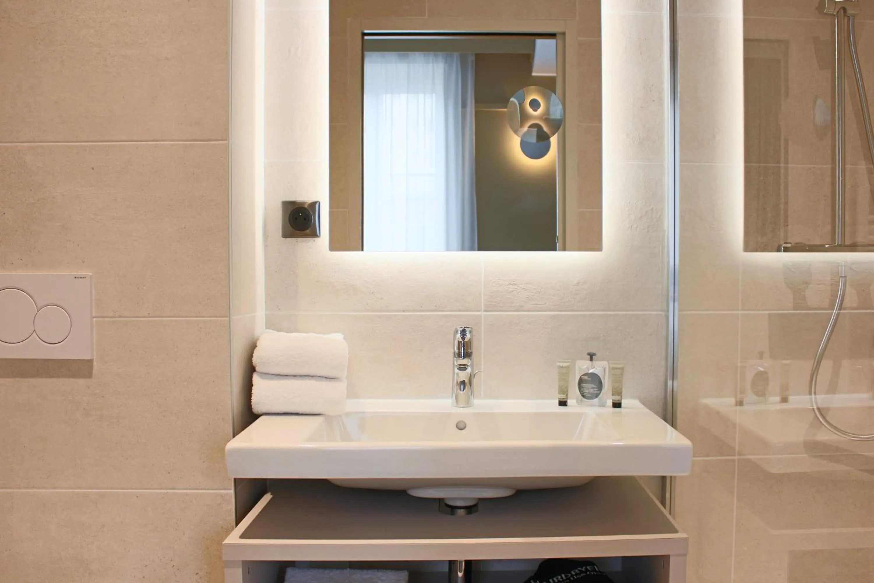 Brit Hotel Limoges Centre Gare - Hôtel & Spa