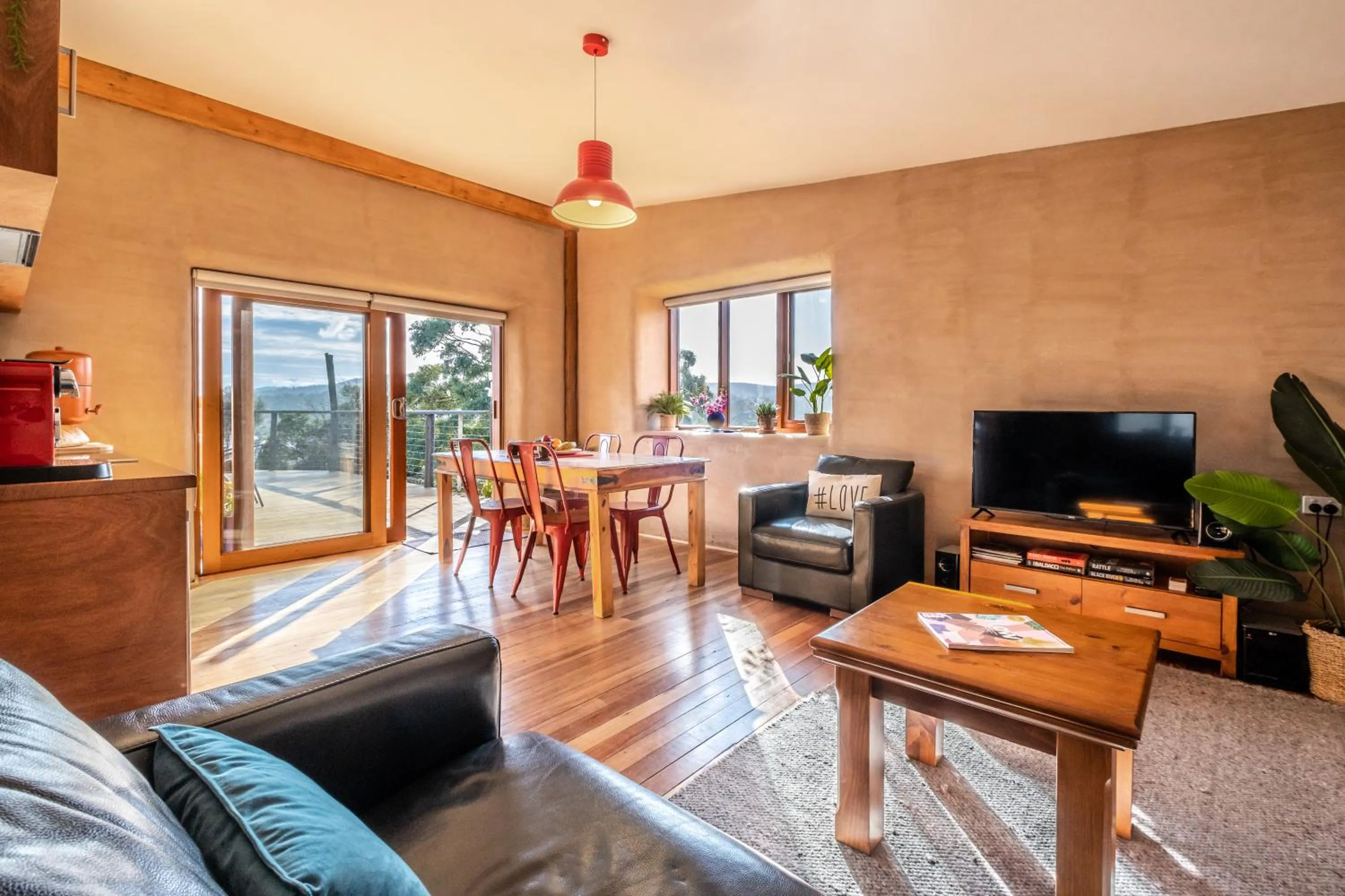 TV and multimedia in Studio 59 Holiday Home