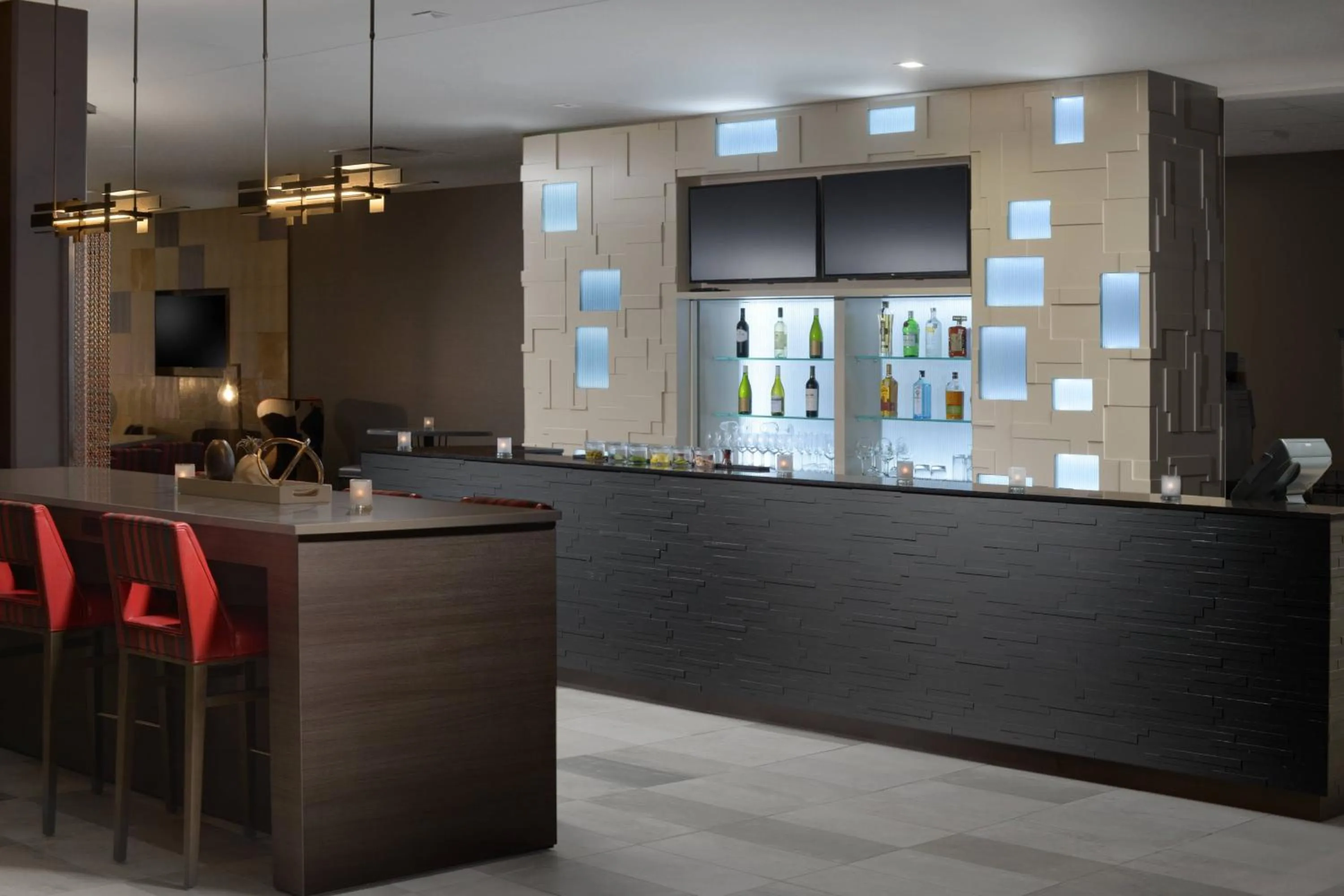 Lounge or bar in Courtyard by Marriott Austin Pflugerville