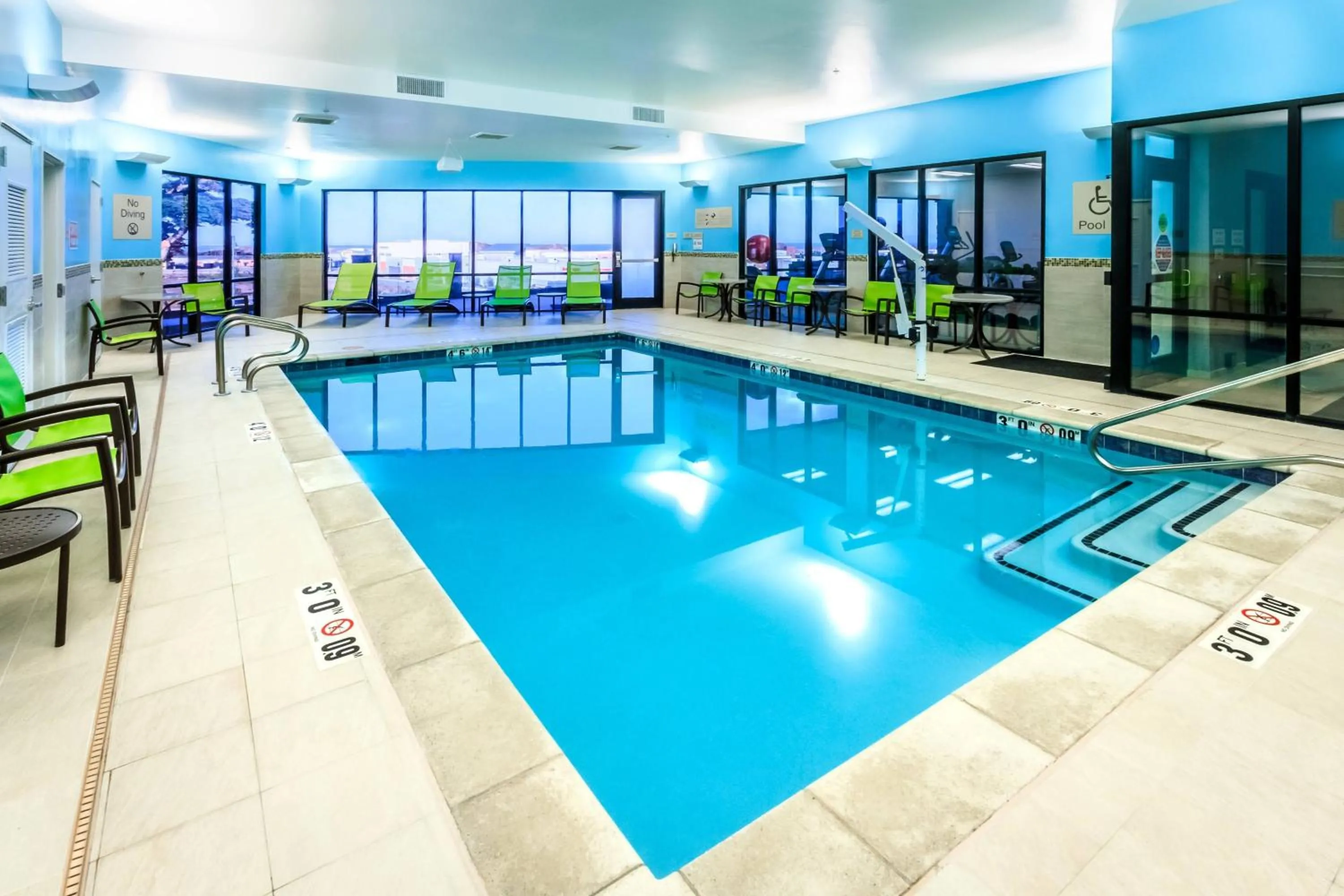 Swimming pool in SpringHill Suites by Marriott The Dunes On Monterey Bay