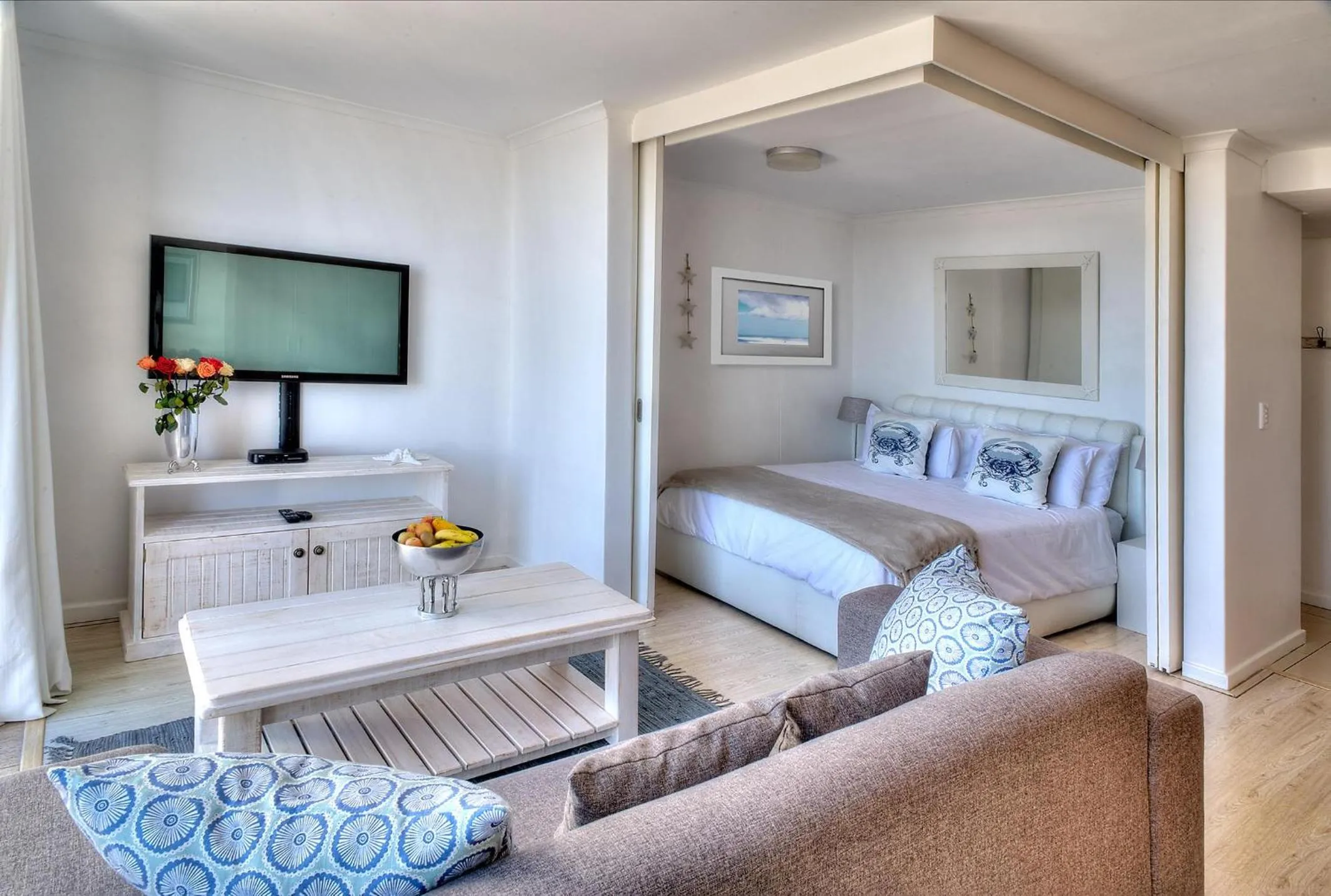 Horizon Bay 1404 by HMH