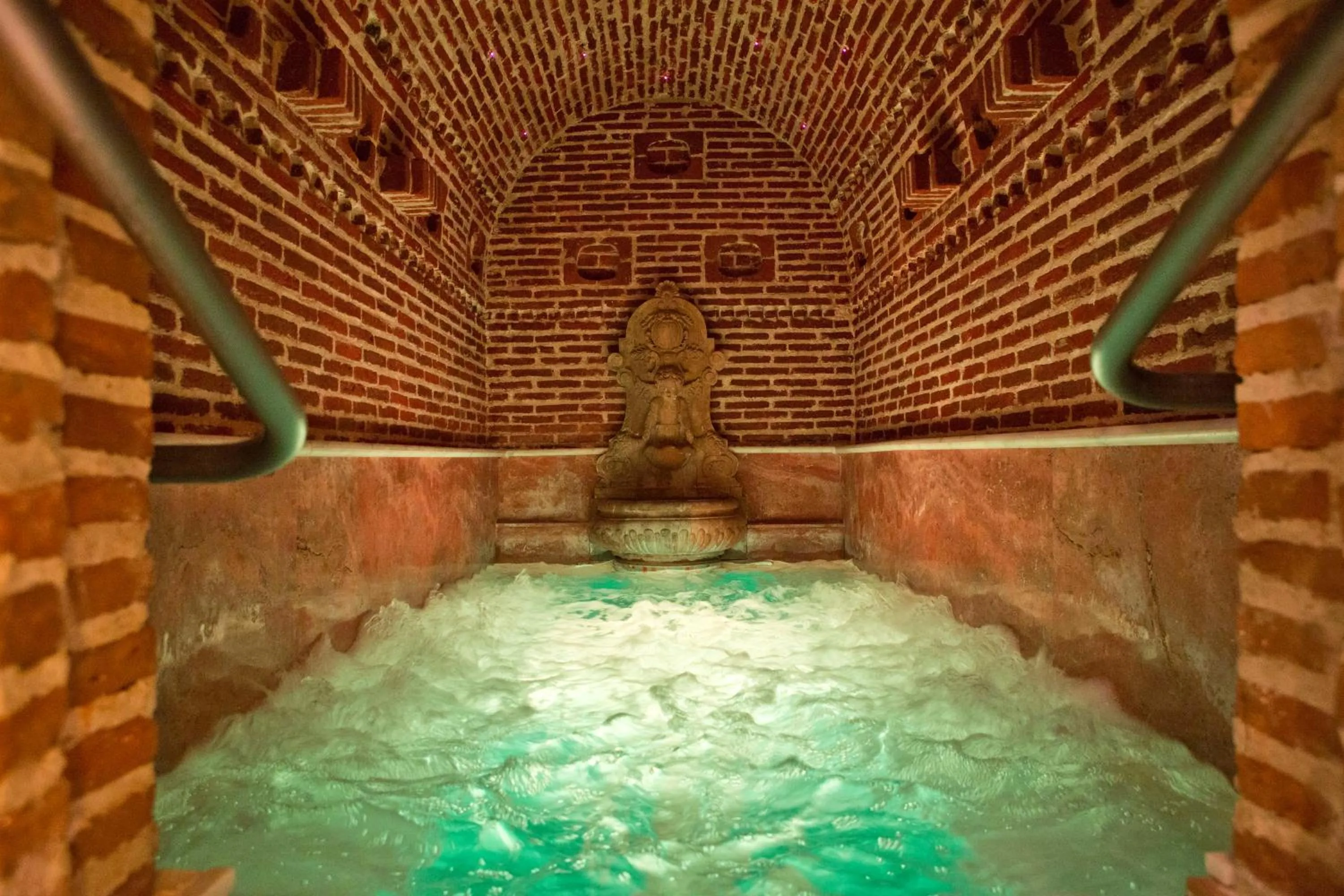 Hot Spring Bath in Hotel Spa Convento I