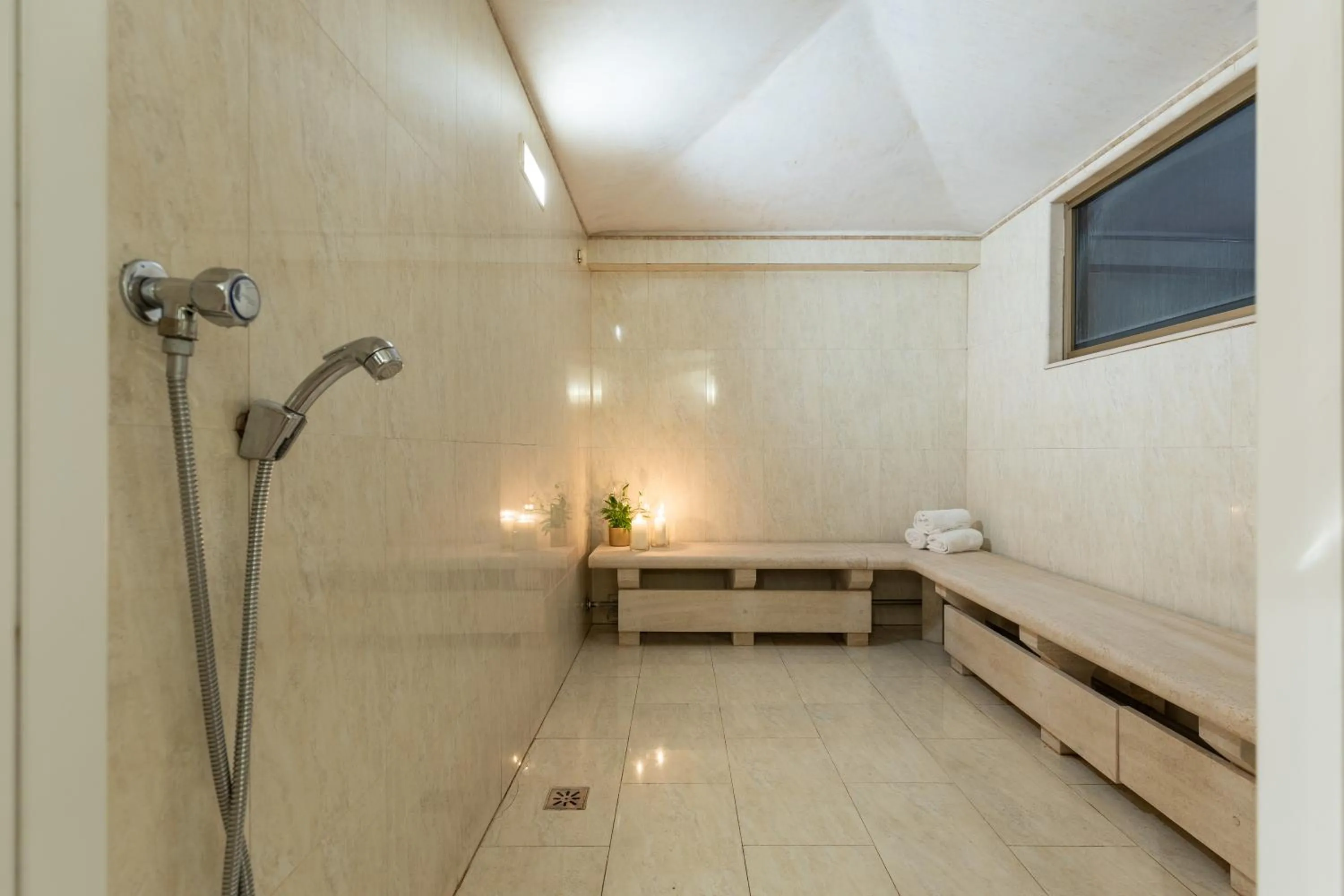 Steam room in Hotel Minerva