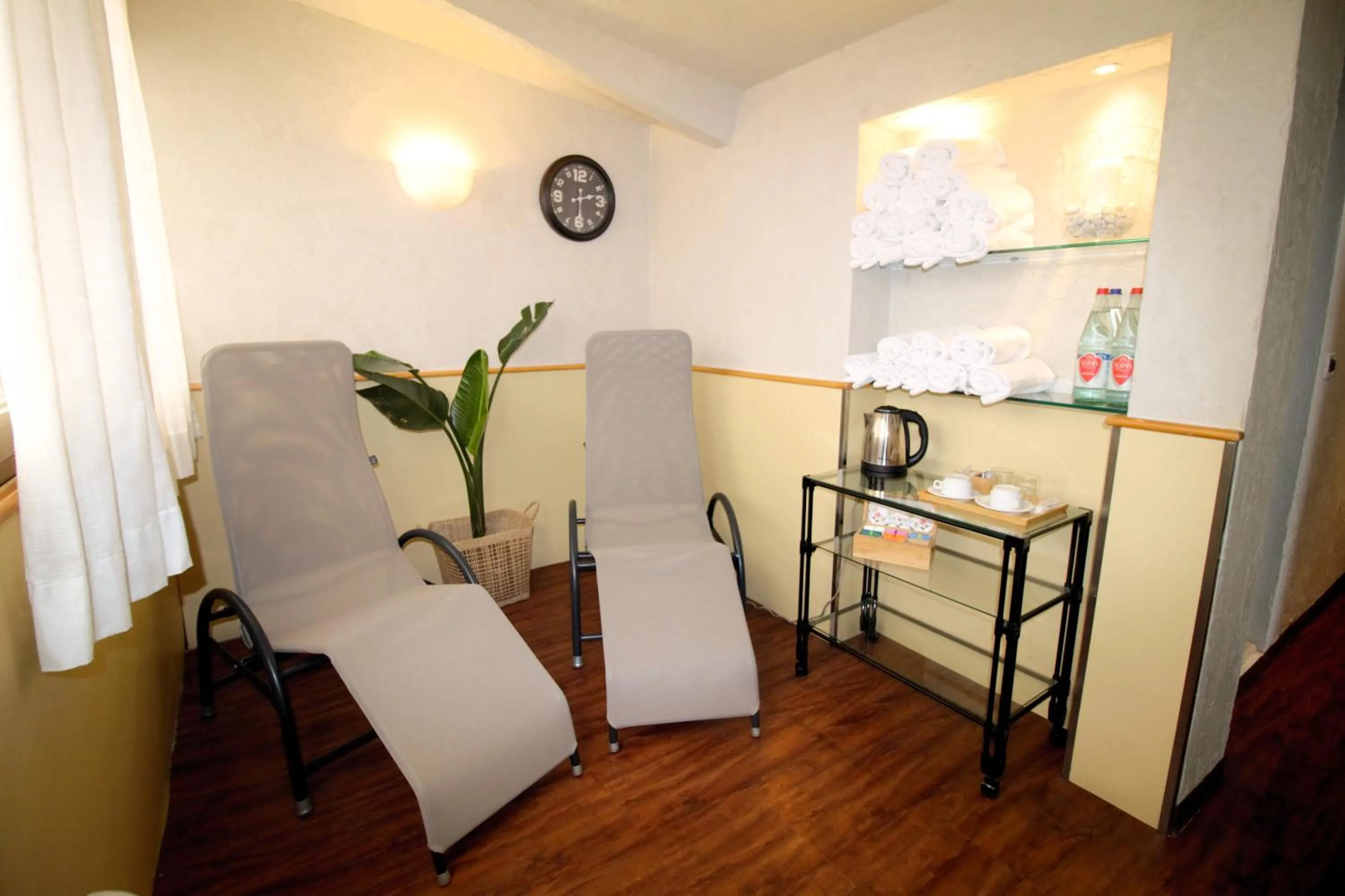 Steam room in Hotel Minerva