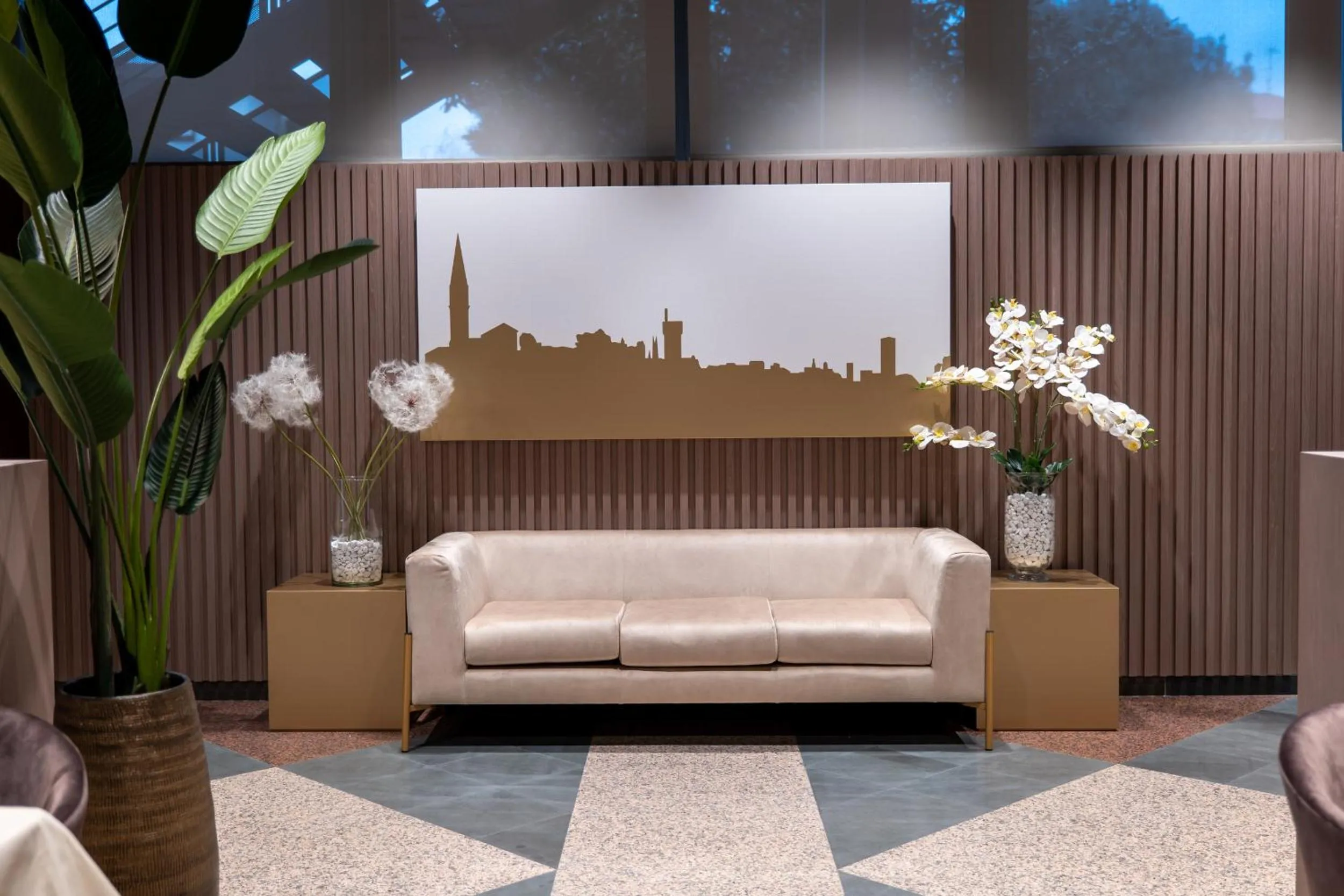 Restaurant/places to eat in Hotel Minerva