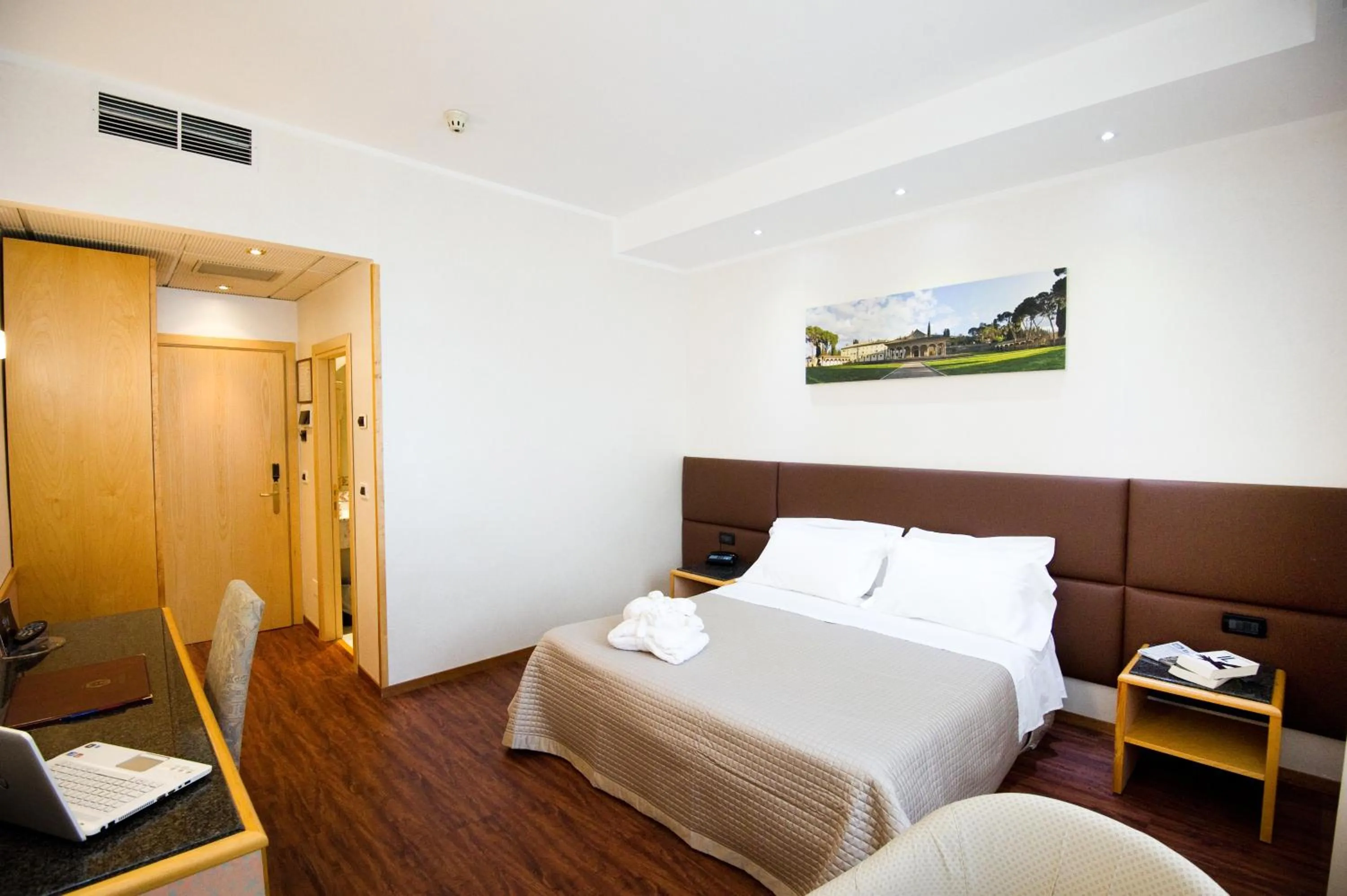 Photo of the whole room, Bed in Hotel Minerva