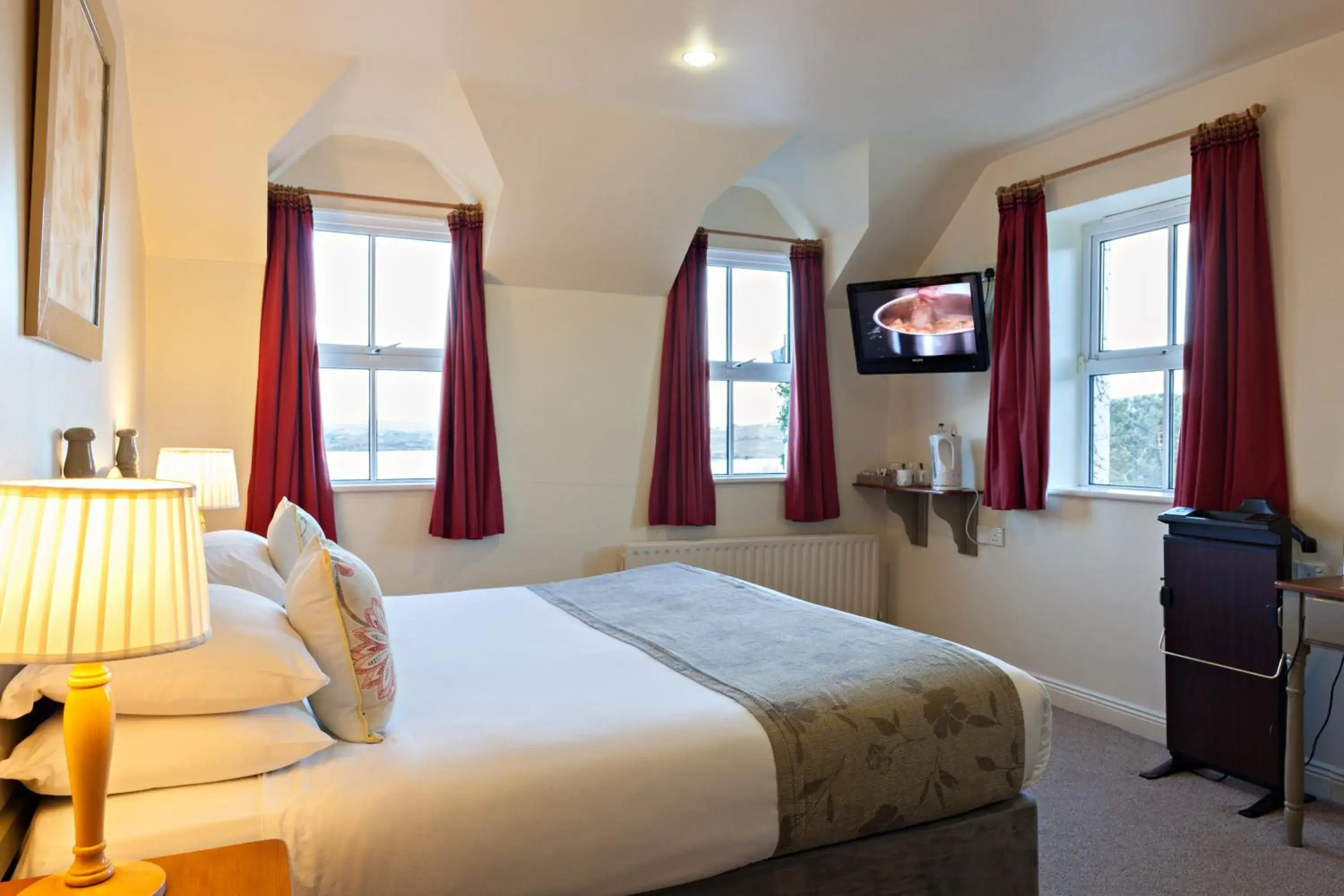 Bedroom, Bed in Casey's Of Baltimore Collection Bedroom, Bed in Casey's Of Baltimore Collection