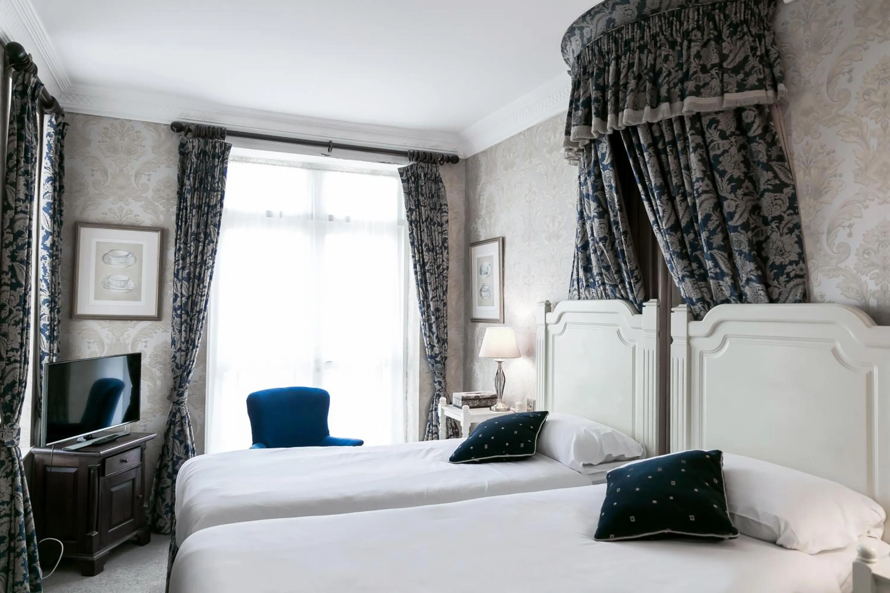 Photo of the whole room, Bed in Butlers Townhouse