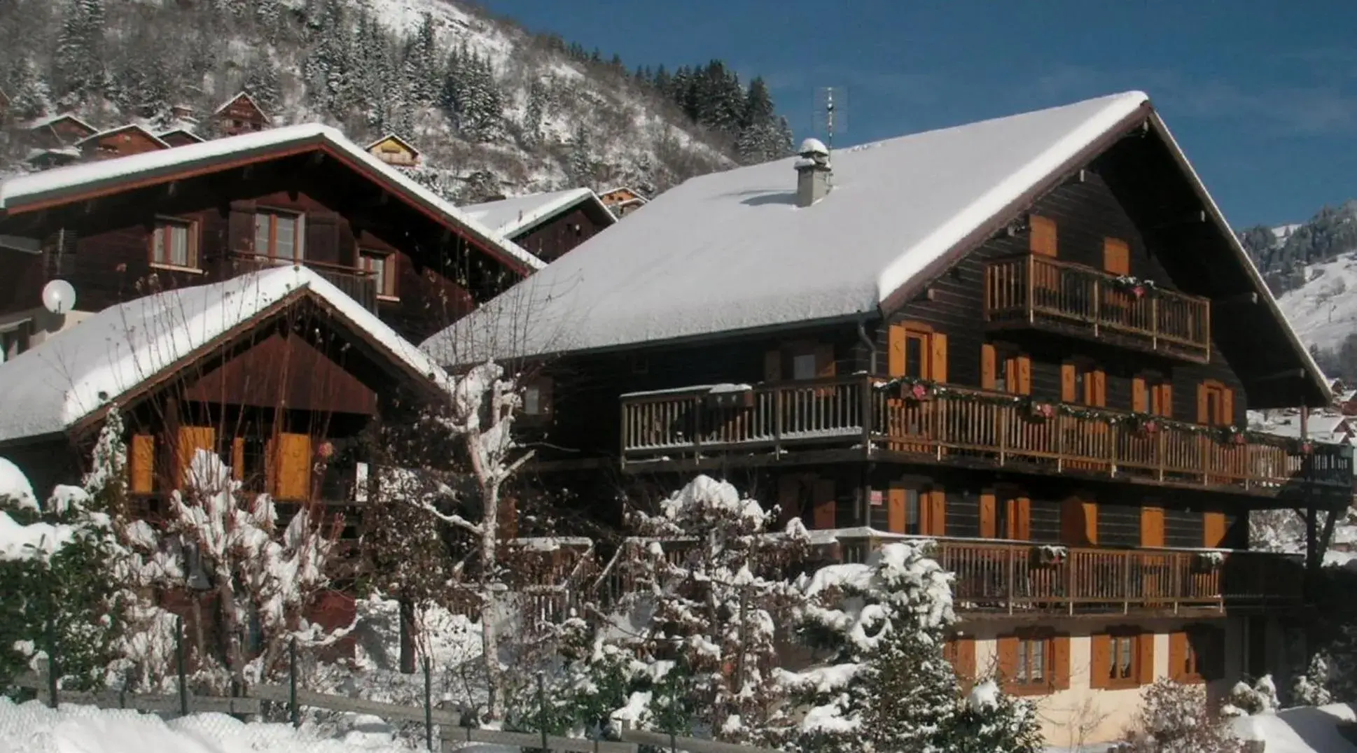 "CHALET LES ARAVIS" chalet et Appartements "CHALET LES ARAVIS" chalet et Appartements