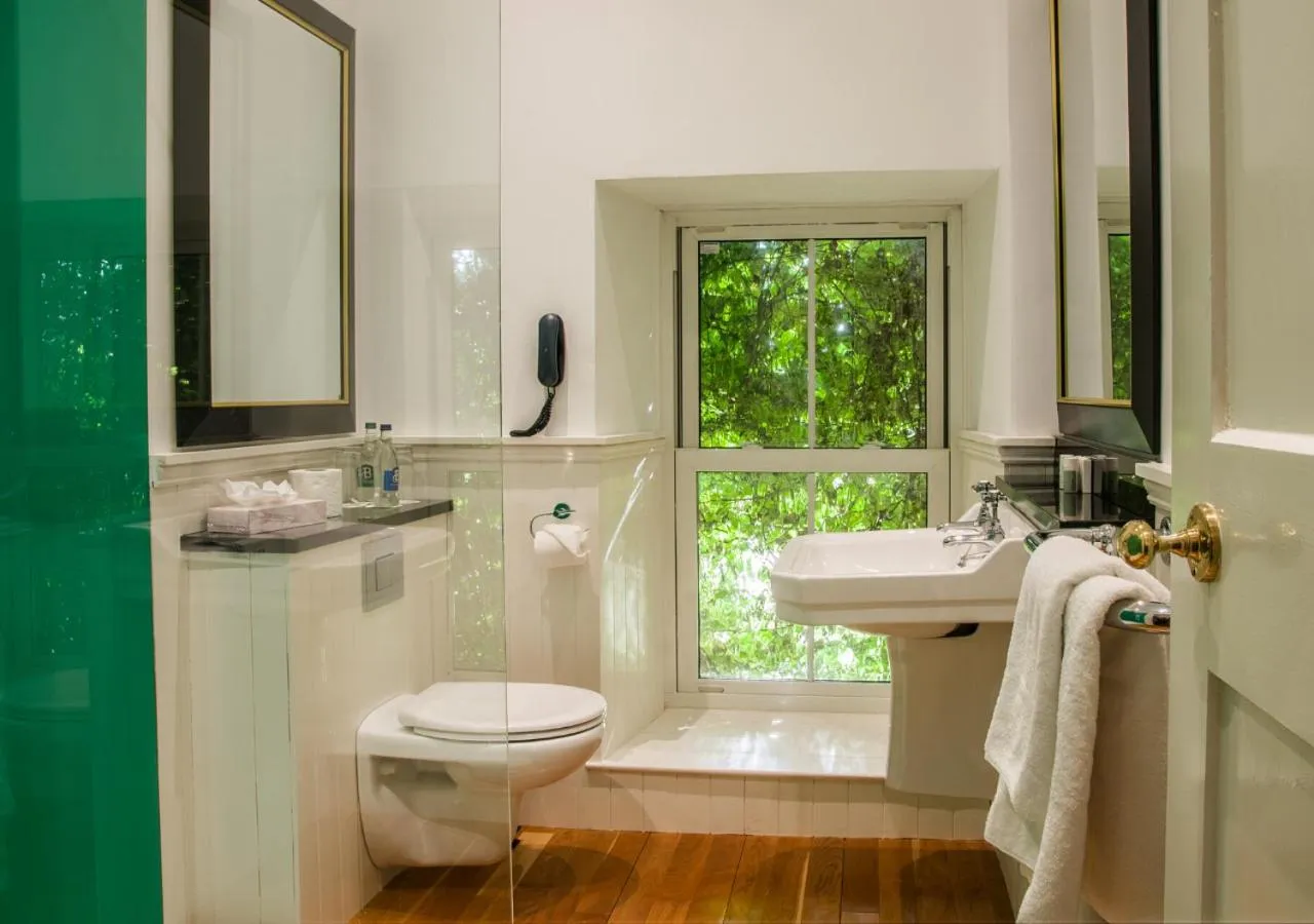 Bathroom in The Dunraven, Adare