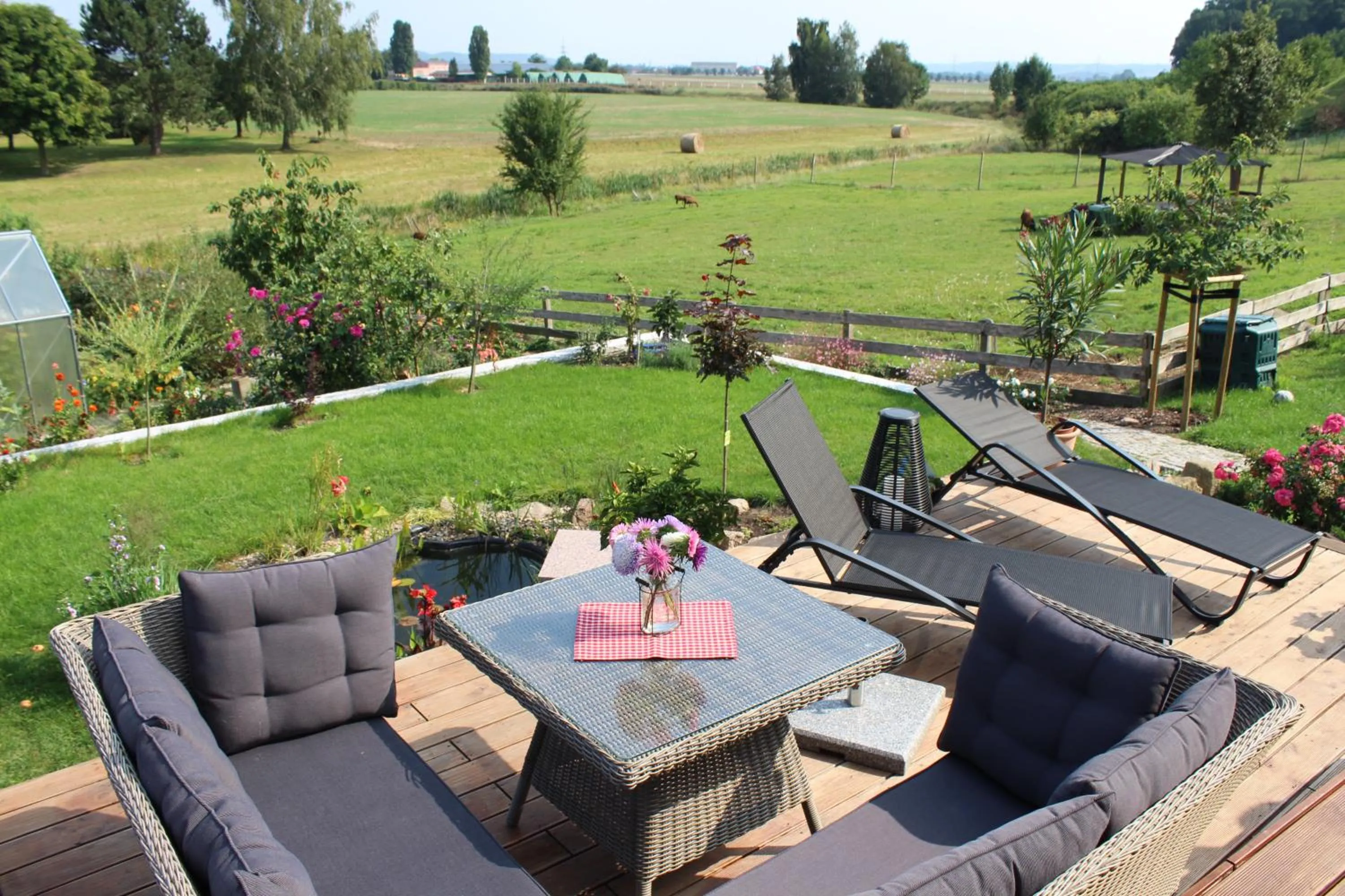Ferienhof Gräfe - 3-Seiten Hof mit großem Garten, Pool & Sauna