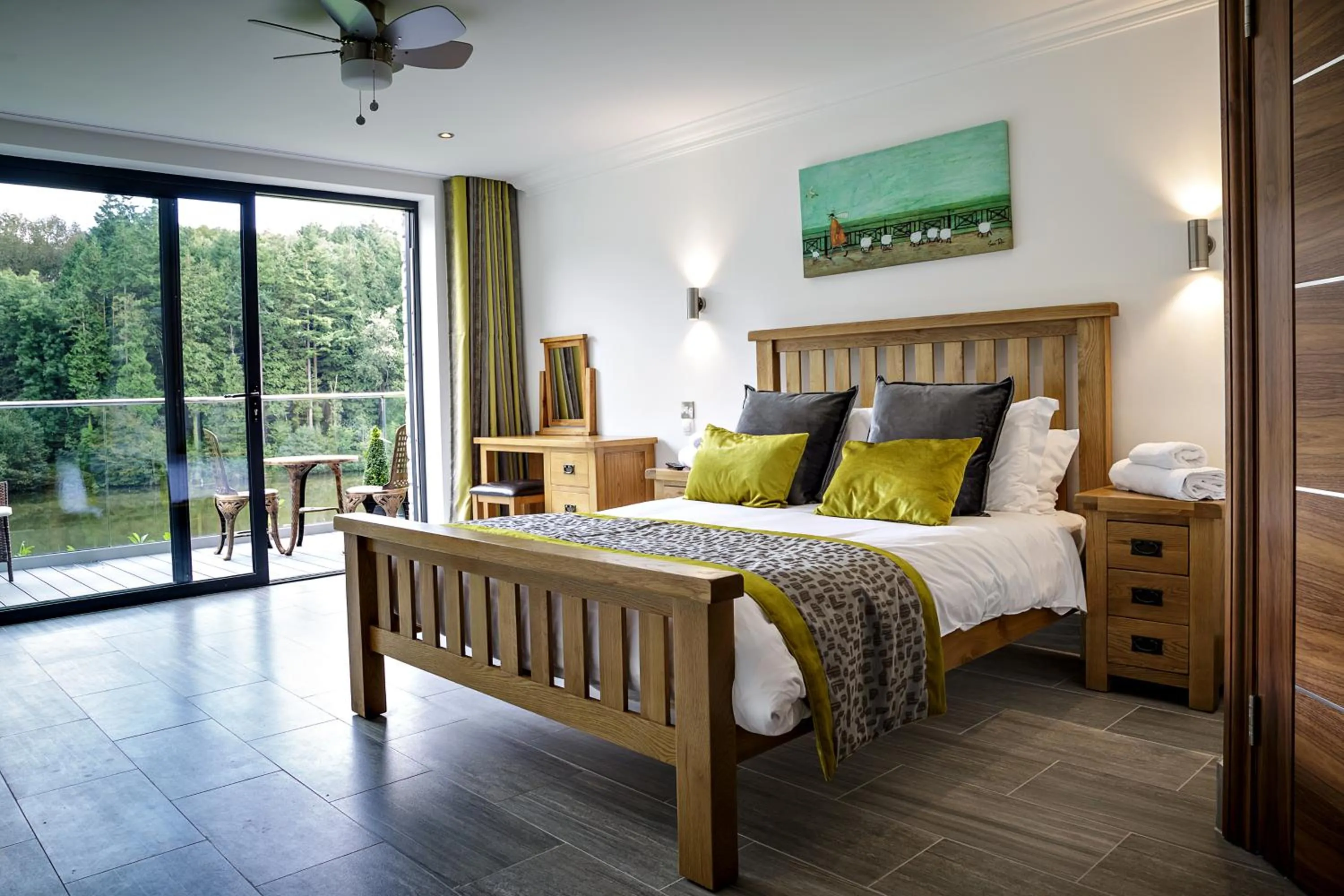 Bed in Canada Lodge and Lake