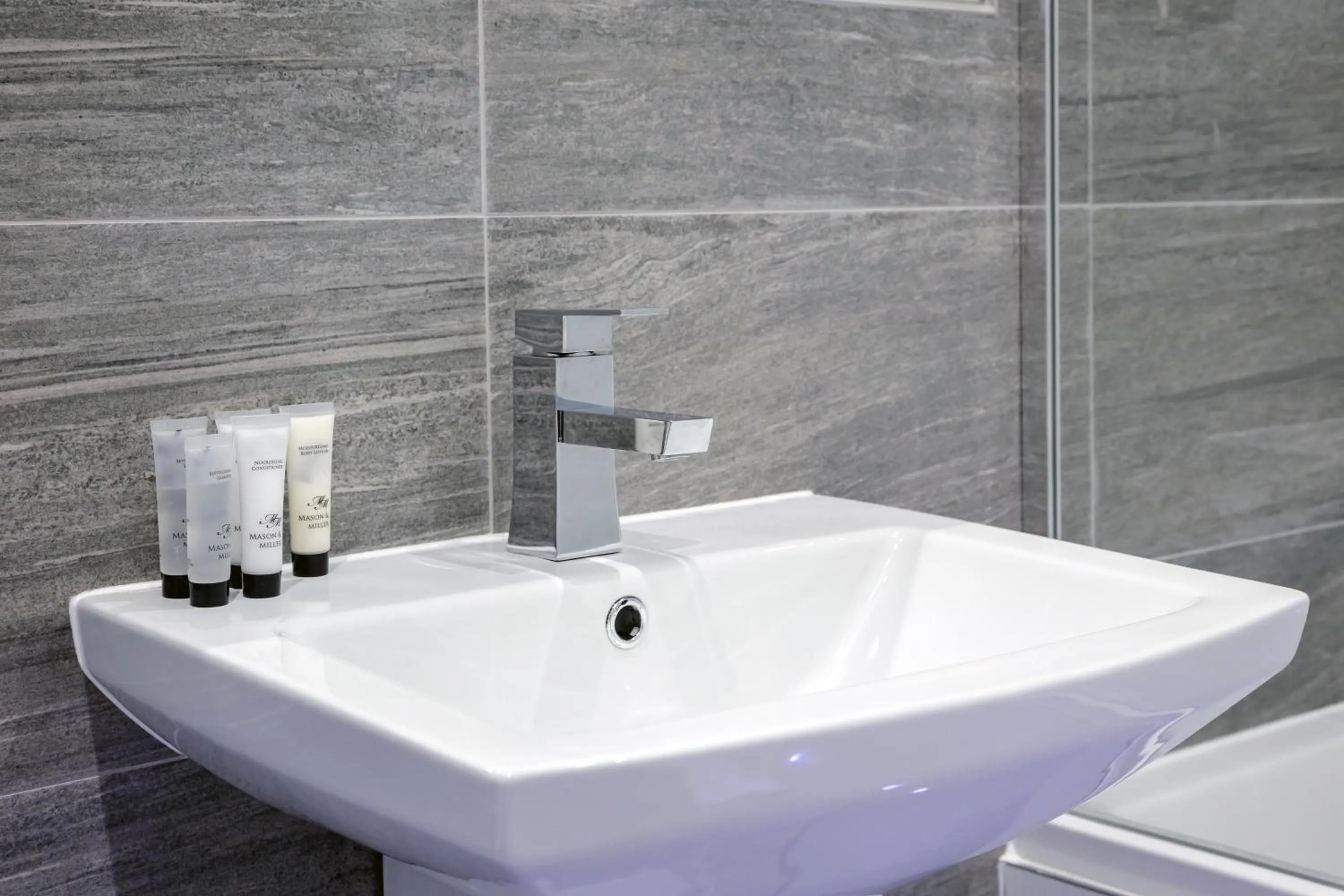 Canada Lodge and Lake