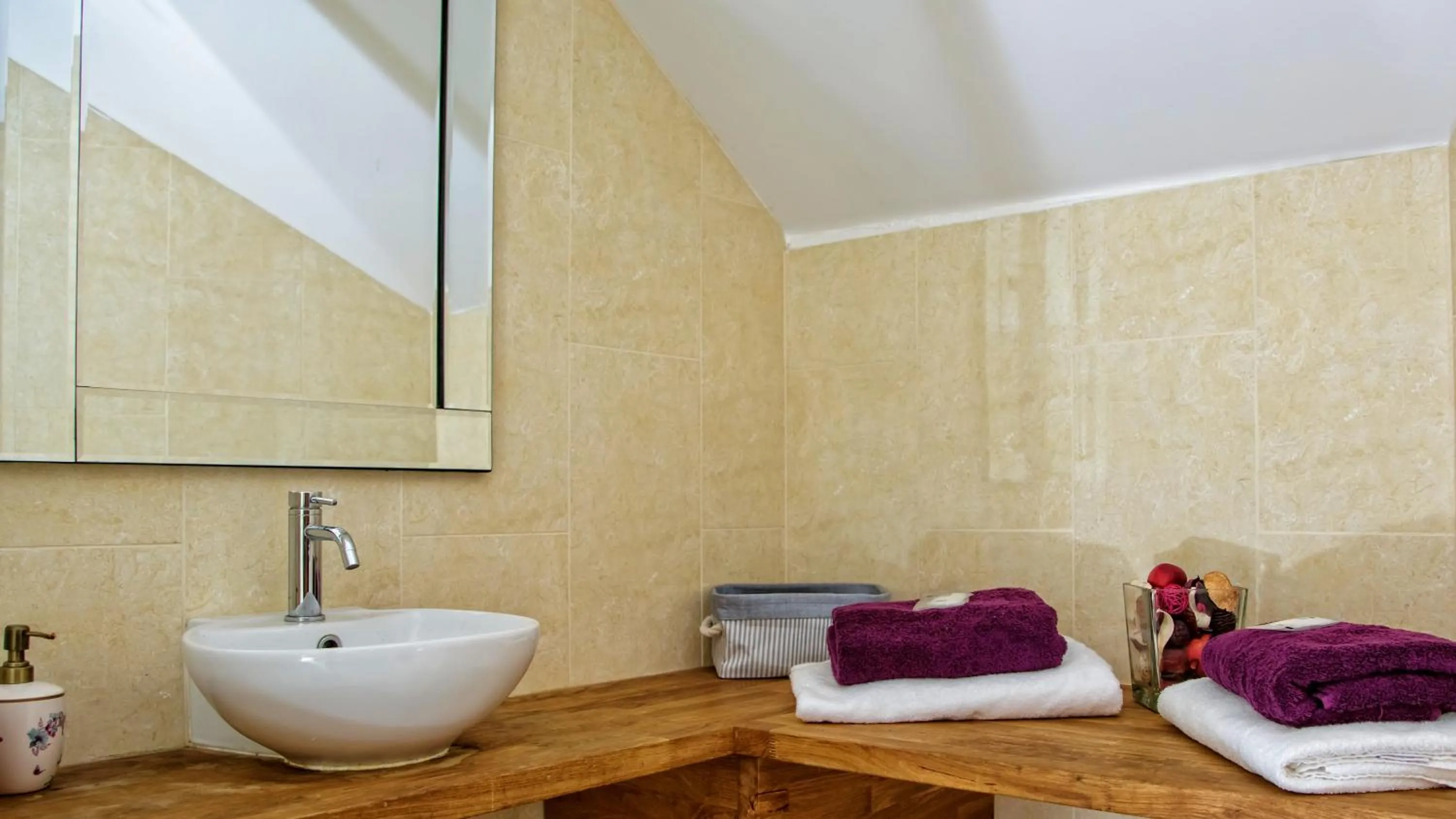 Bathroom in Canada Lodge and Lake