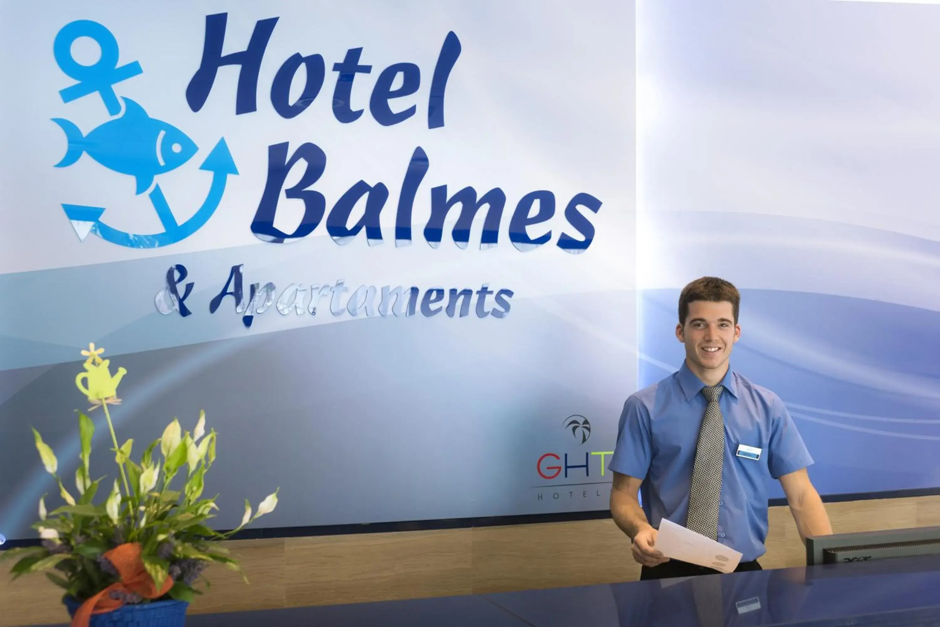 Lobby or reception in GHT Balmes, Hotel-Aparthotel&SPLASH Lobby or reception in GHT Balmes, Hotel-Aparthotel&SPLASH