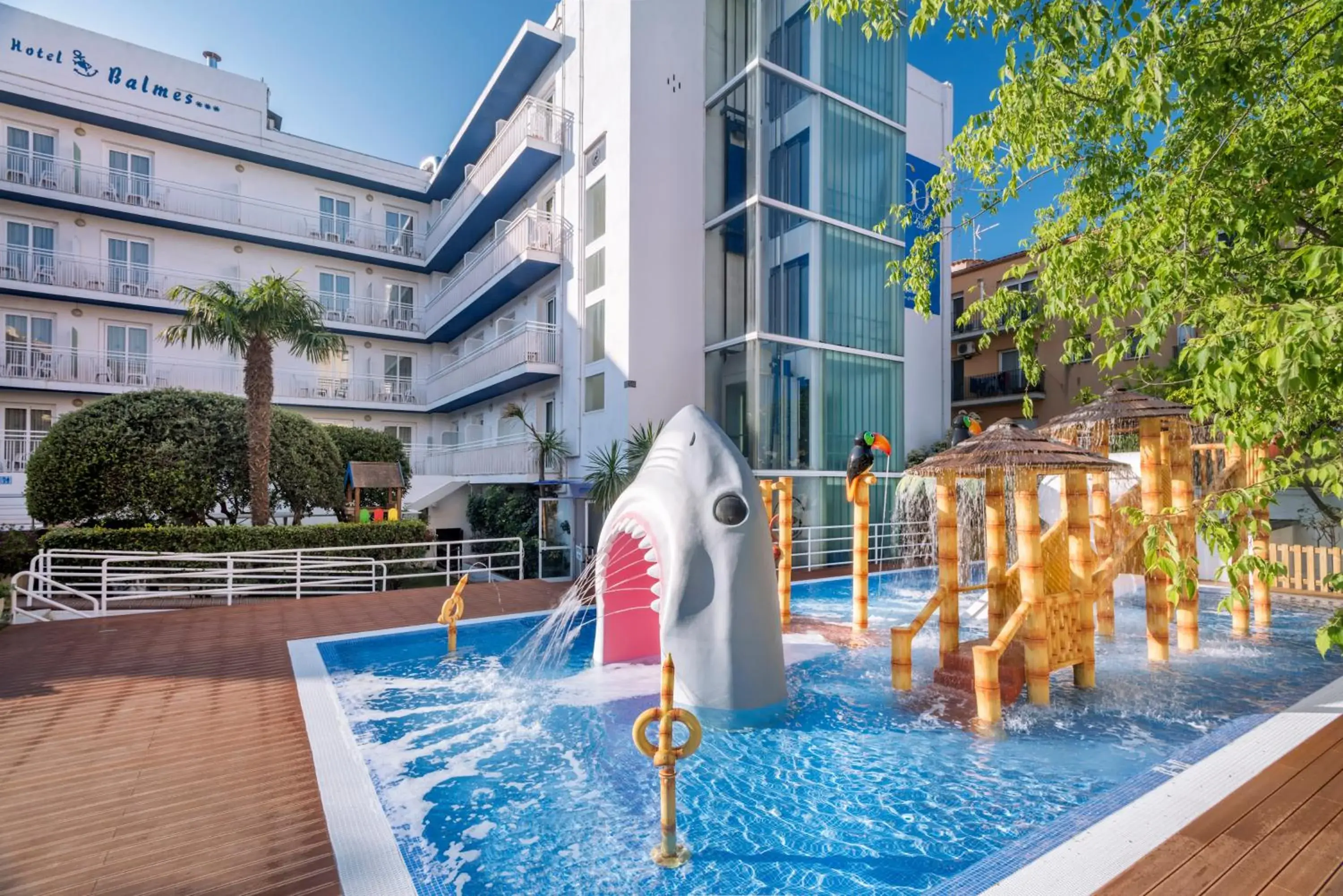 Swimming pool in GHT Balmes, Hotel-Aparthotel&SPLASH Swimming pool in GHT Balmes, Hotel-Aparthotel&SPLASH