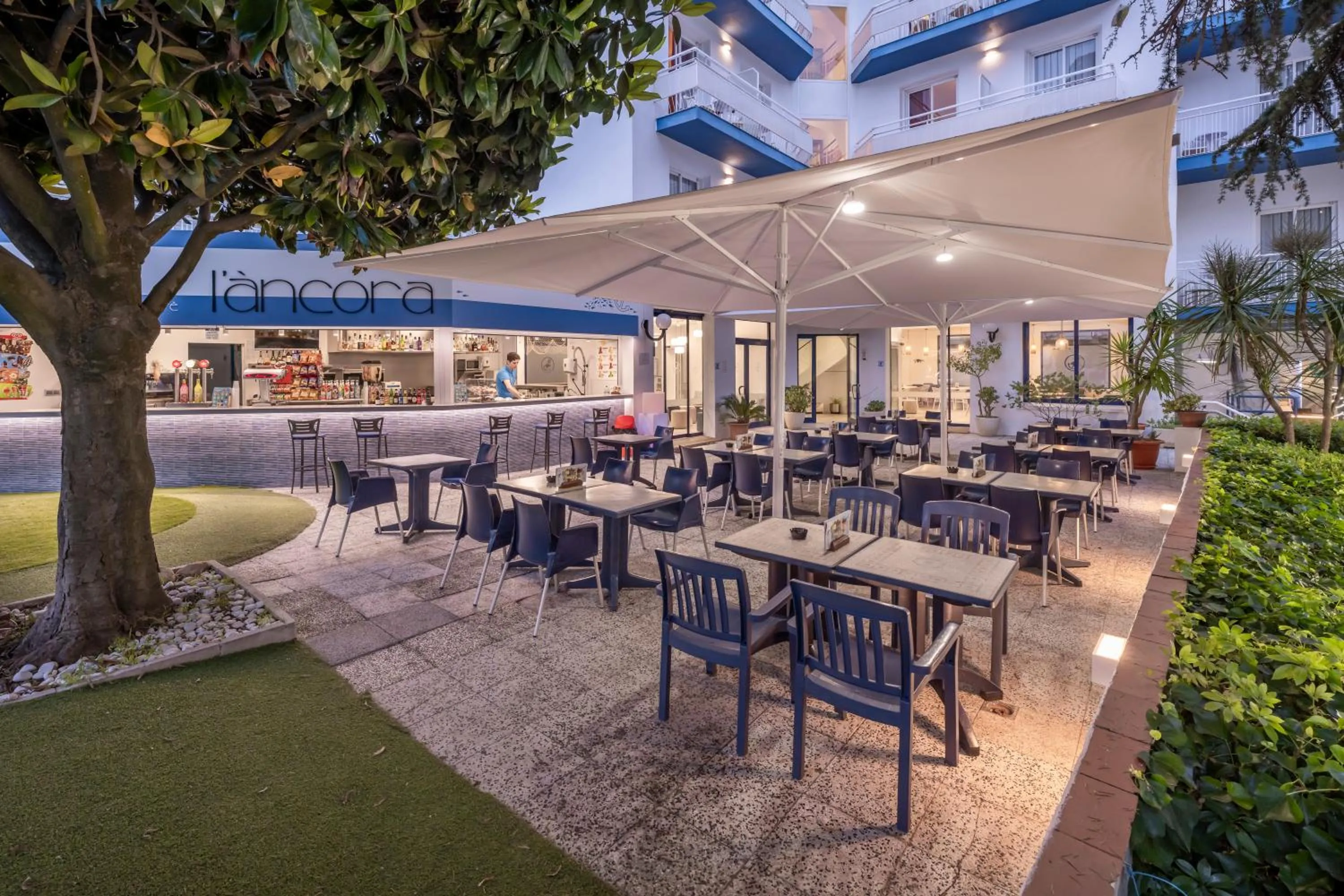 Patio in GHT Balmes, Hotel-Aparthotel&SPLASH