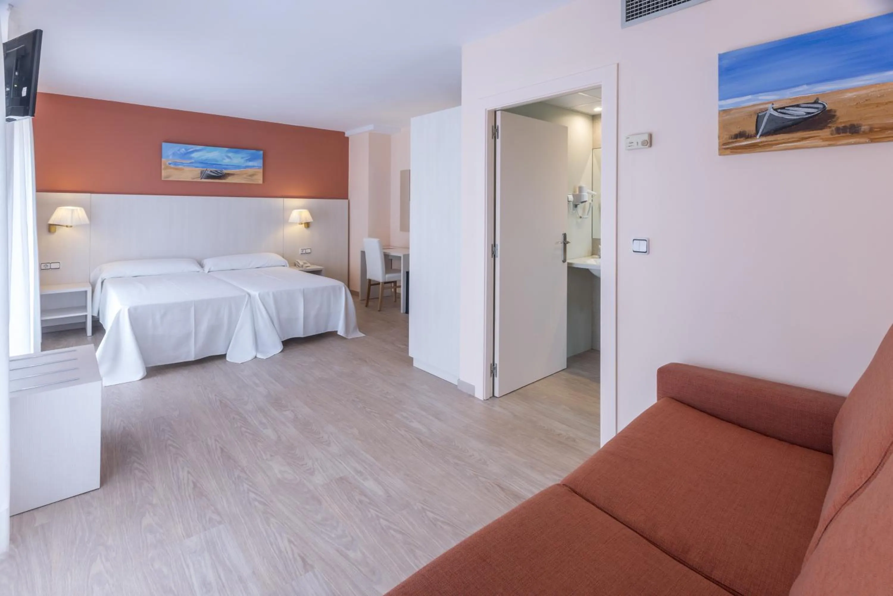 Photo of the whole room, Bed in GHT Balmes, Hotel-Aparthotel&SPLASH