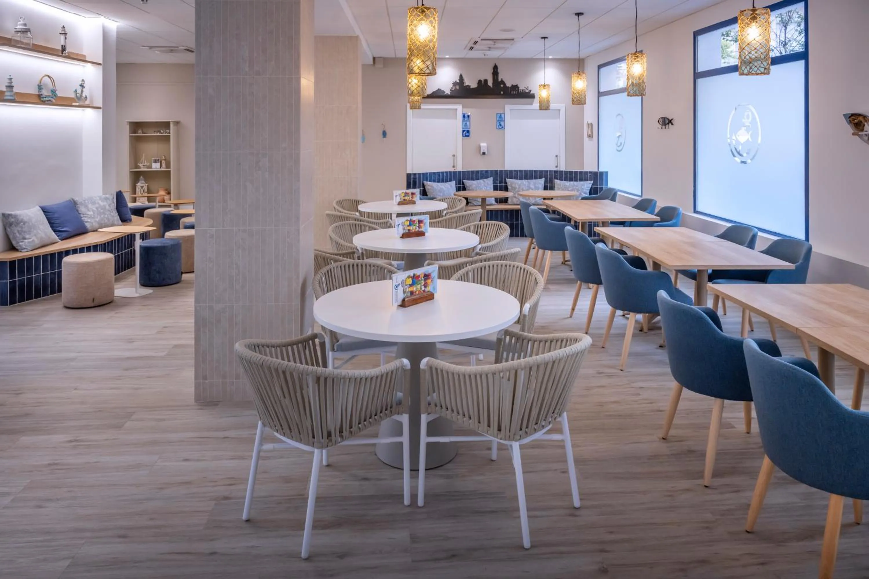 Seating area in GHT Balmes, Hotel-Aparthotel&SPLASH