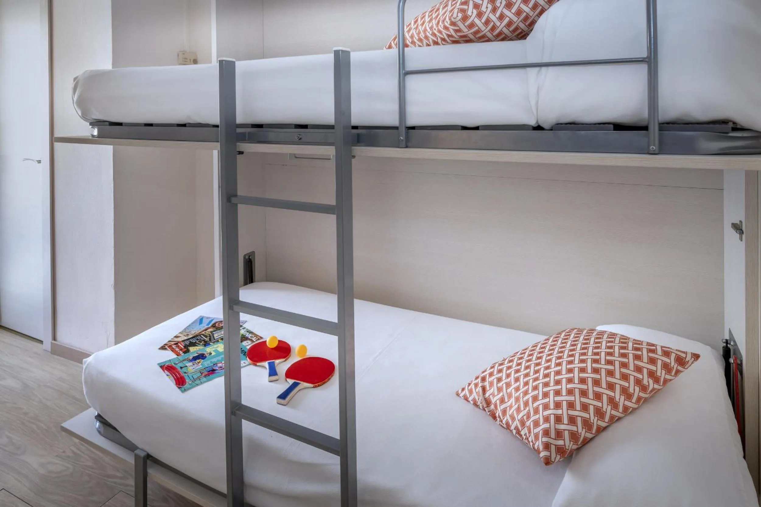 bunk bed, Bed in GHT Balmes, Hotel-Aparthotel&SPLASH