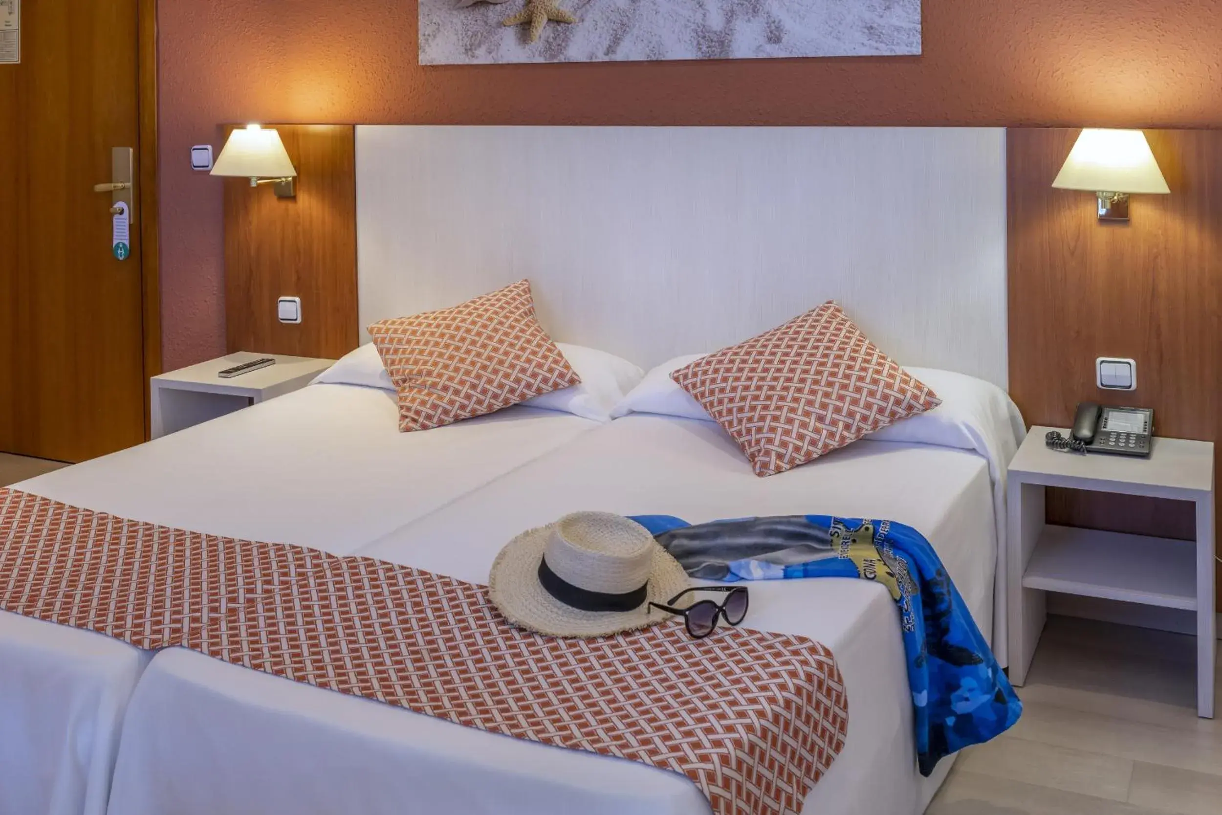 Bedroom, Bed in GHT Balmes, Hotel-Aparthotel&SPLASH Bedroom, Bed in GHT Balmes, Hotel-Aparthotel&SPLASH