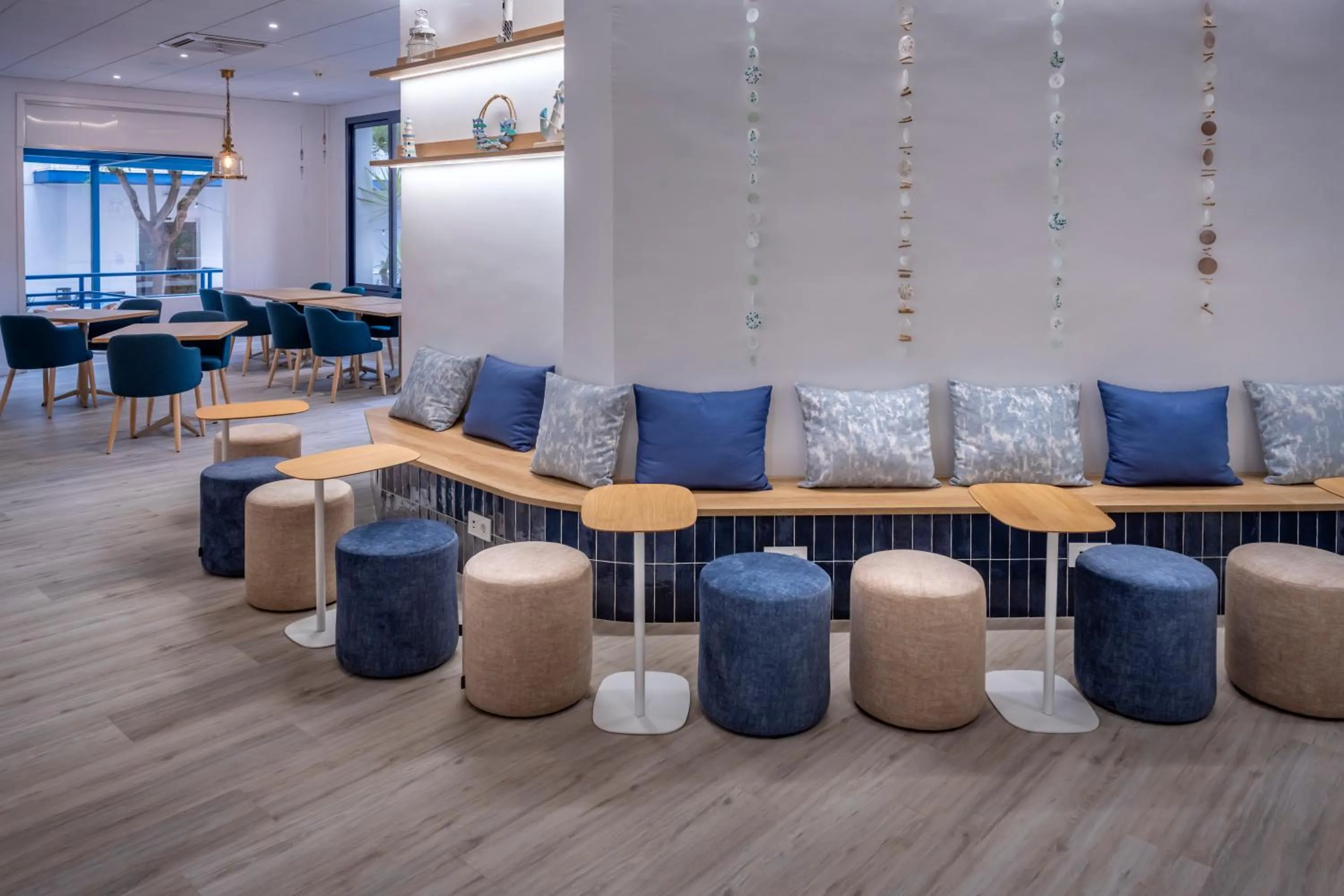 Seating area in GHT Balmes, Hotel-Aparthotel&SPLASH