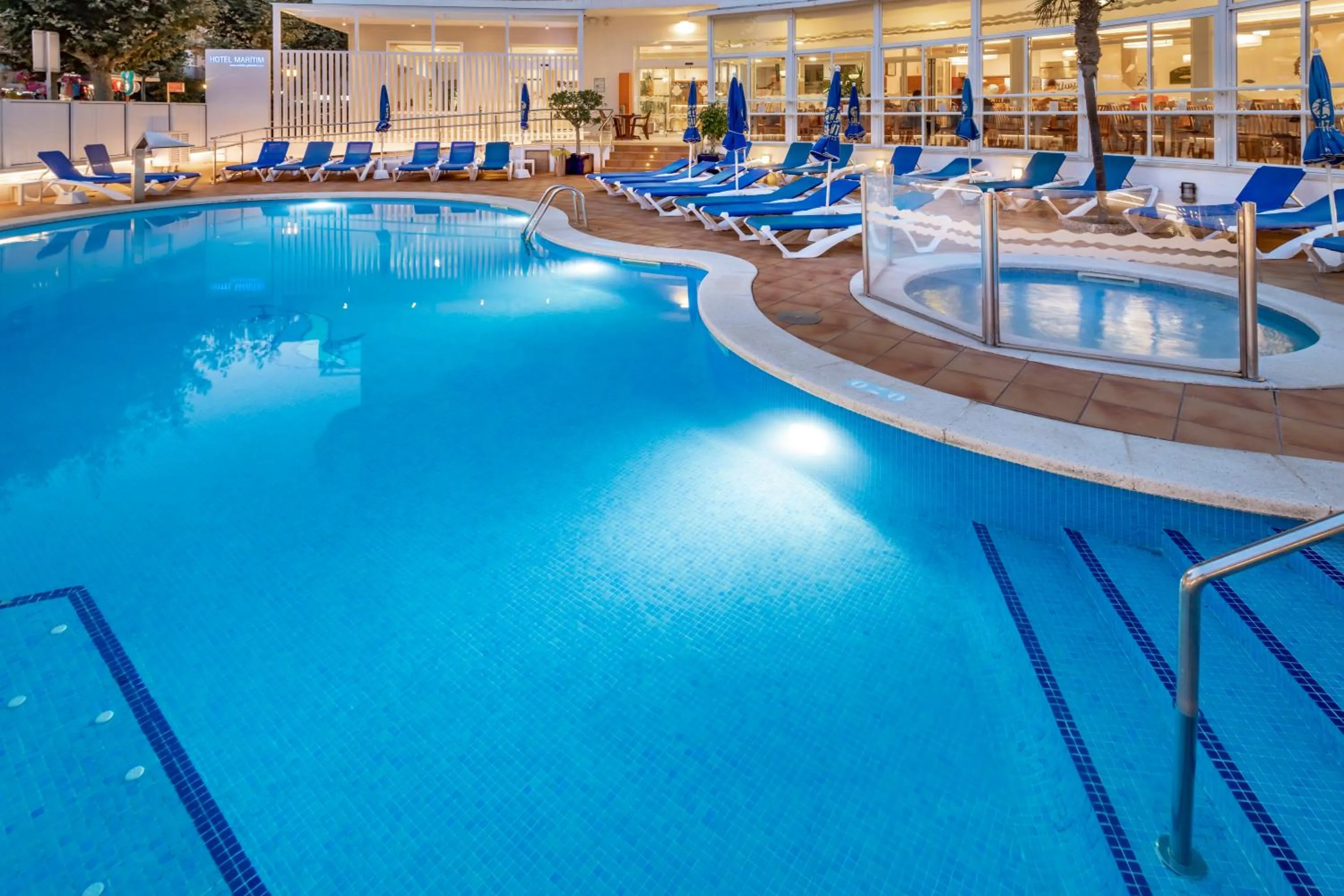 Swimming pool in GHT Maritim