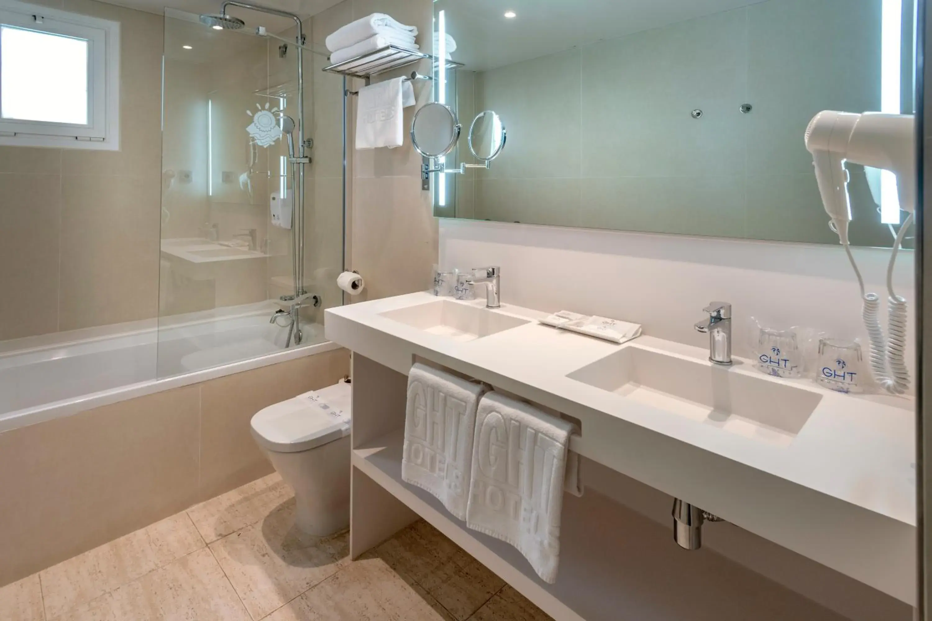 Bathroom in GHT Maritim Bathroom in GHT Maritim