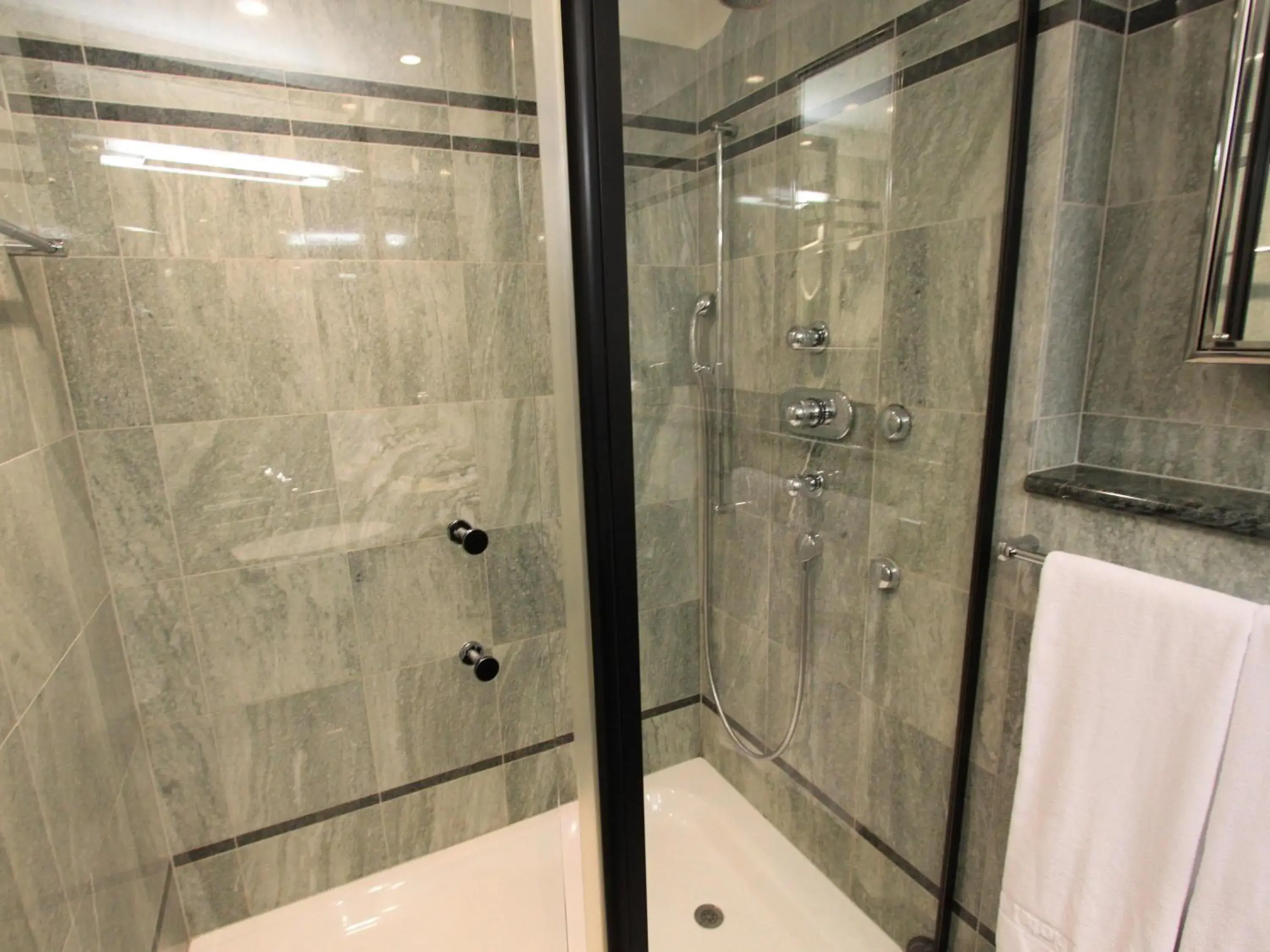 Bedroom in Mercure Lenzburg Krone Bedroom in Mercure Lenzburg Krone