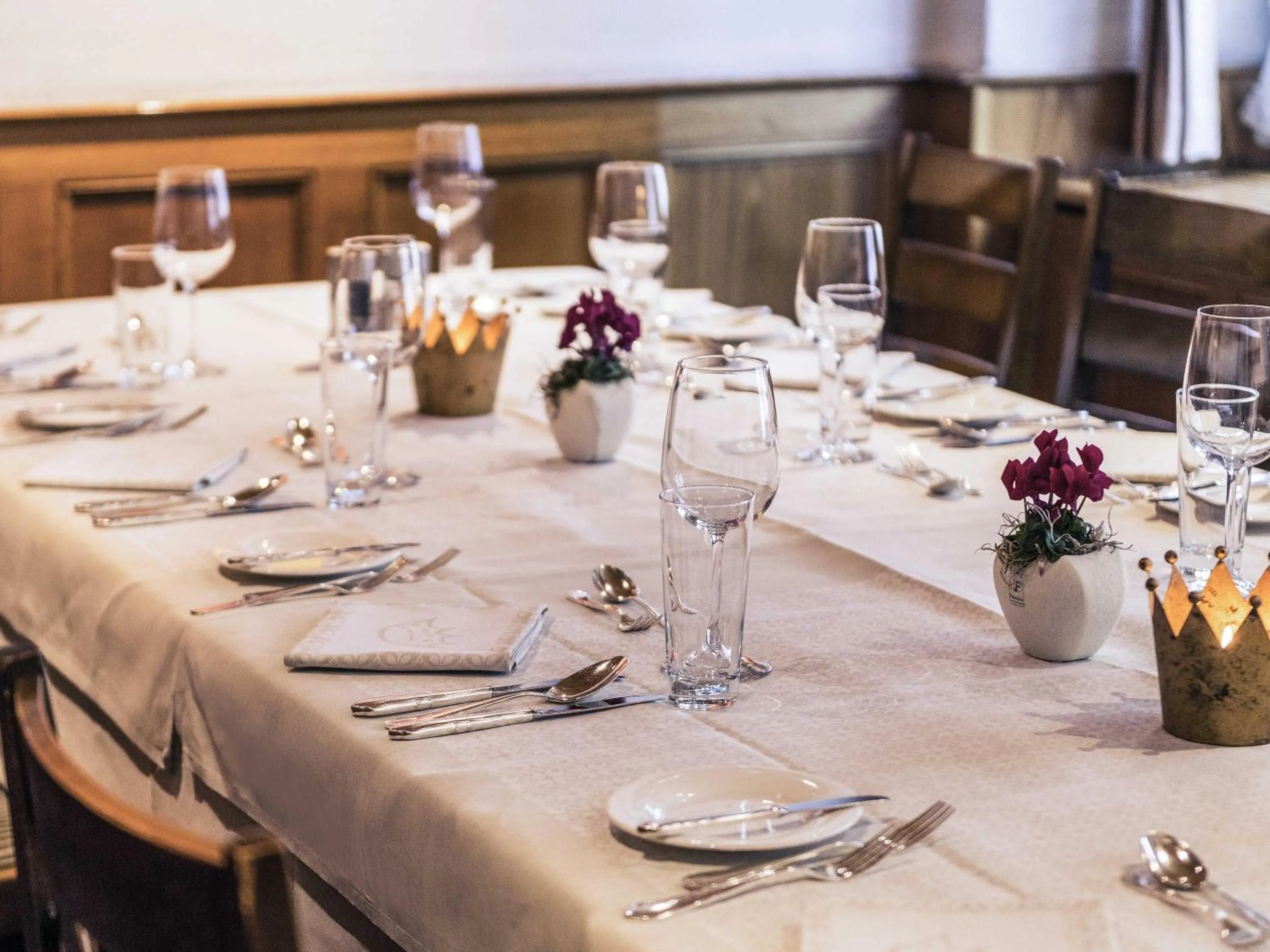 Restaurant/places to eat in Mercure Lenzburg Krone