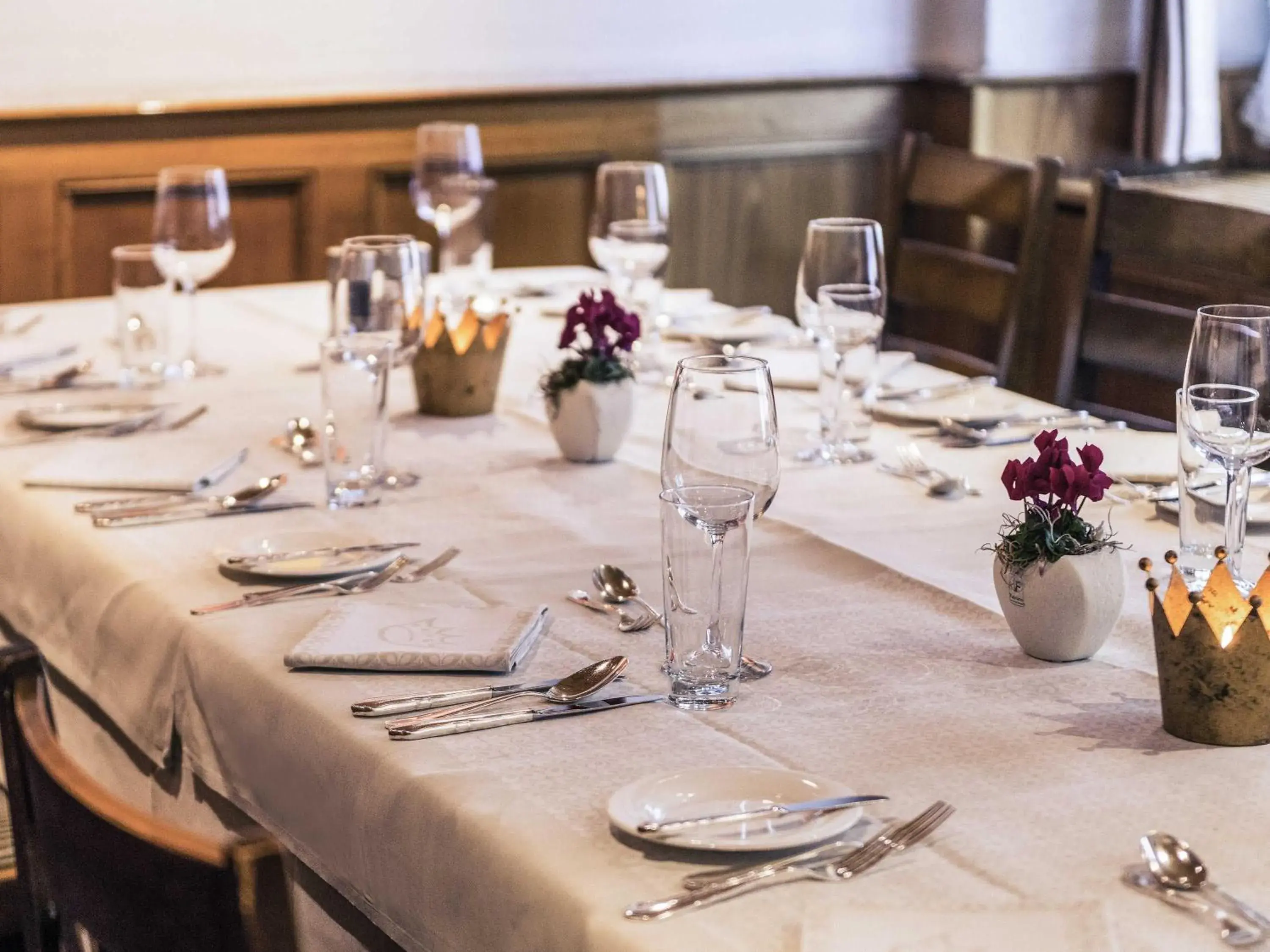 Restaurant/places to eat in Mercure Lenzburg Krone Restaurant/places to eat in Mercure Lenzburg Krone