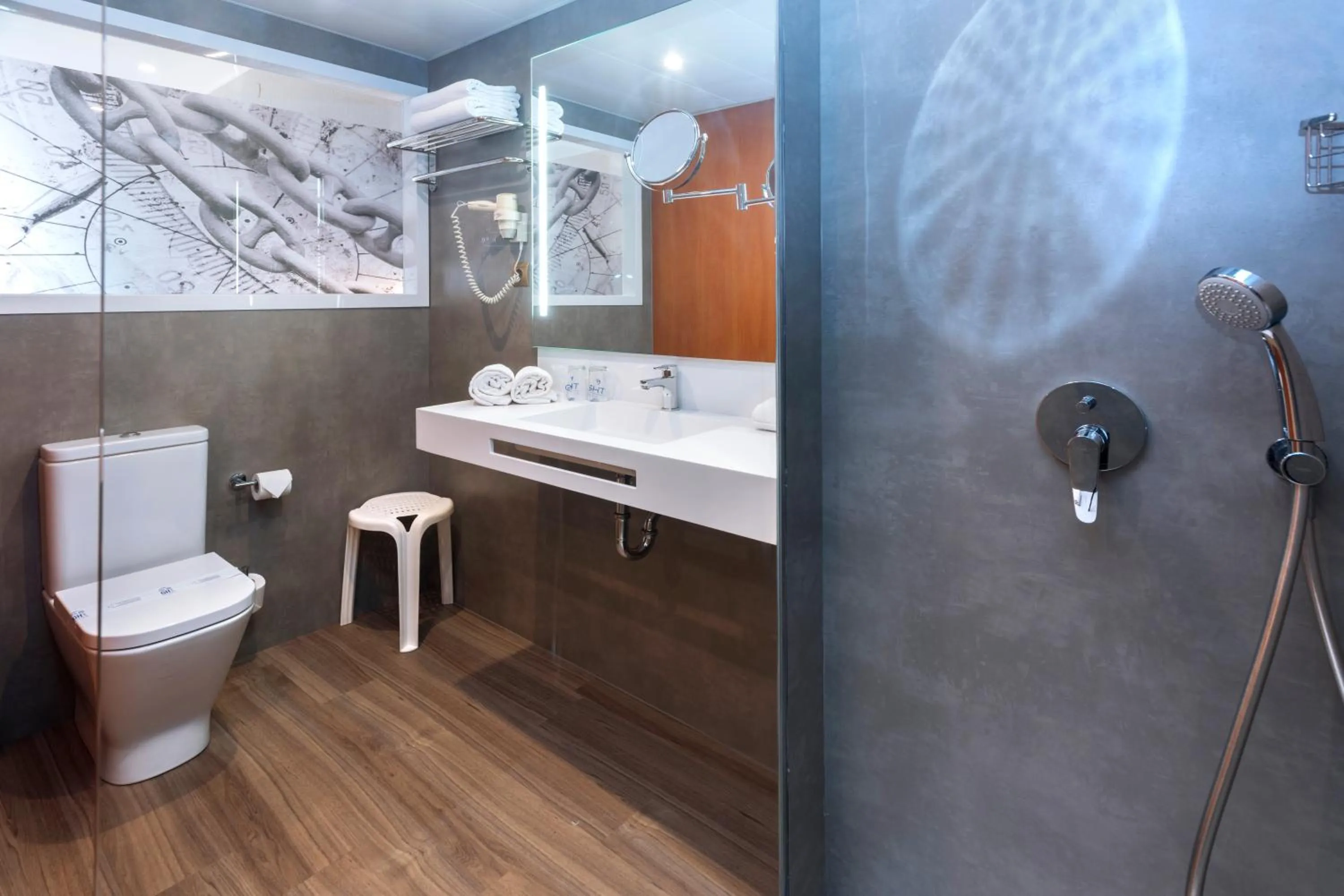 Bathroom in GHT Aquarium & Spa