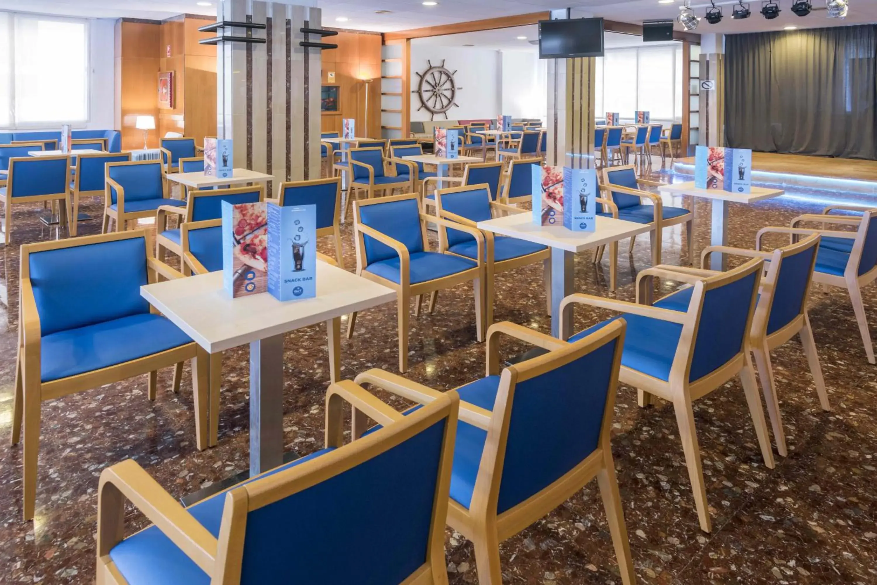 Lounge or bar in GHT Aquarium & Spa Lounge or bar in GHT Aquarium & Spa