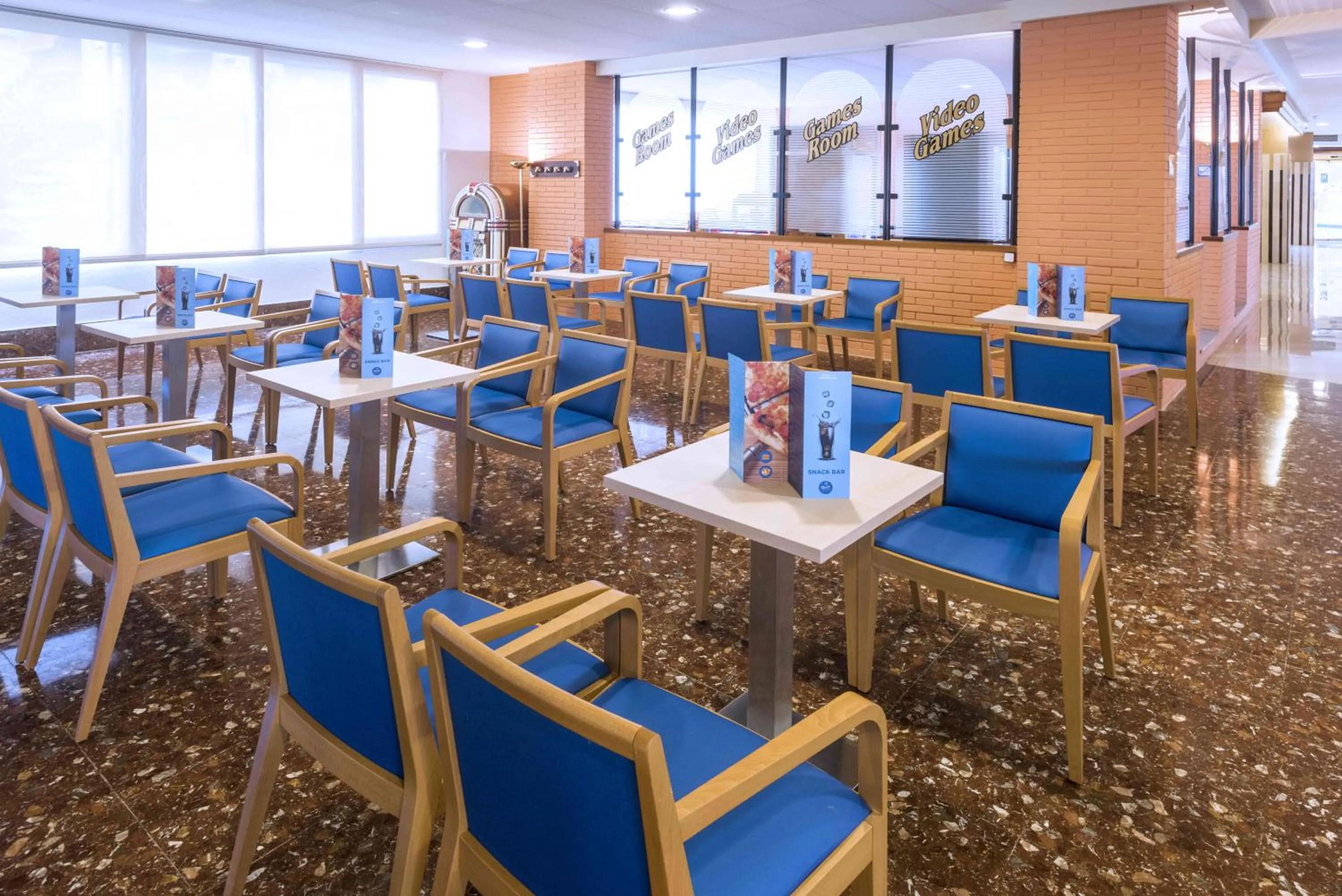 Lounge or bar in GHT Aquarium & Spa