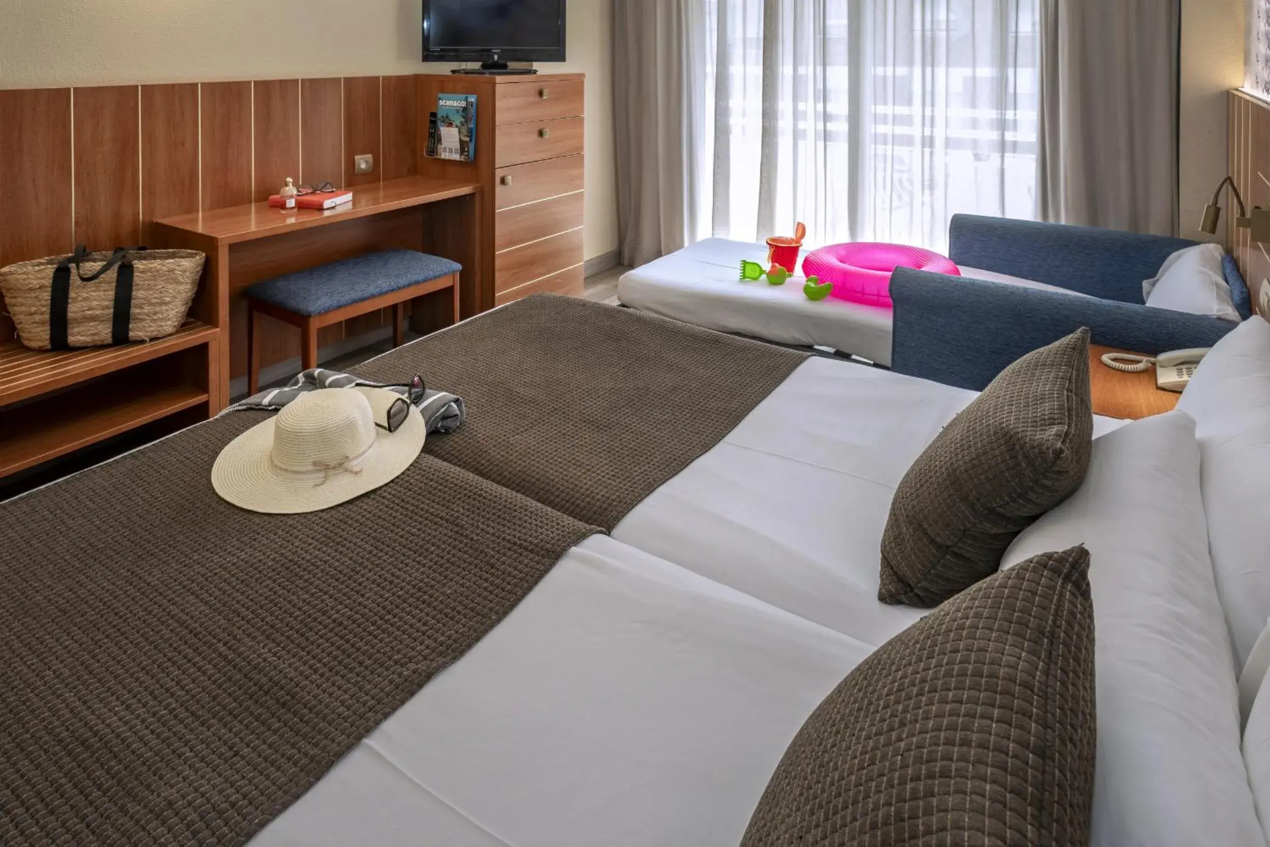 Photo of the whole room, Bed in GHT Aquarium & Spa Photo of the whole room, Bed in GHT Aquarium & Spa