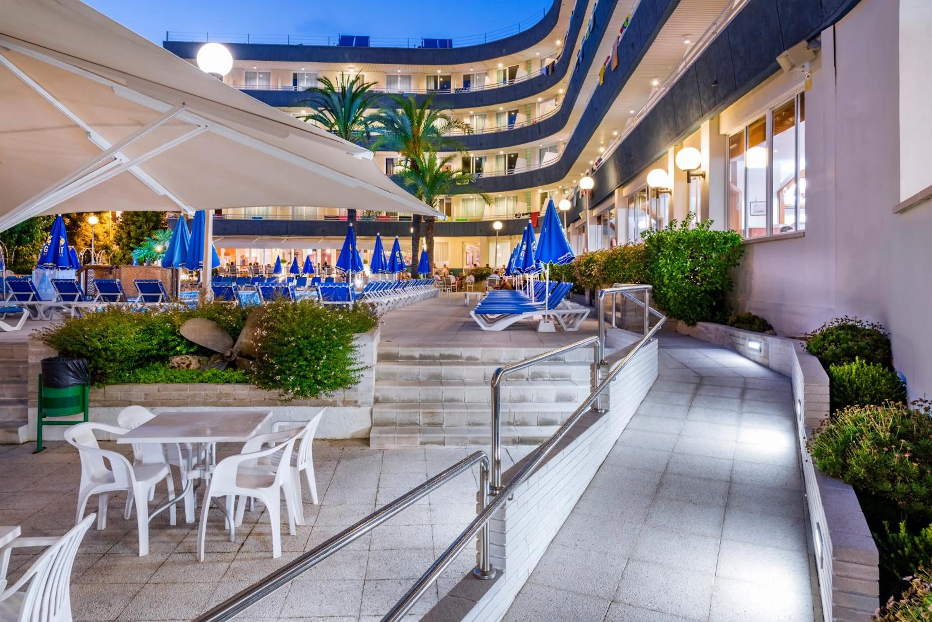 Patio in GHT Aquarium & Spa