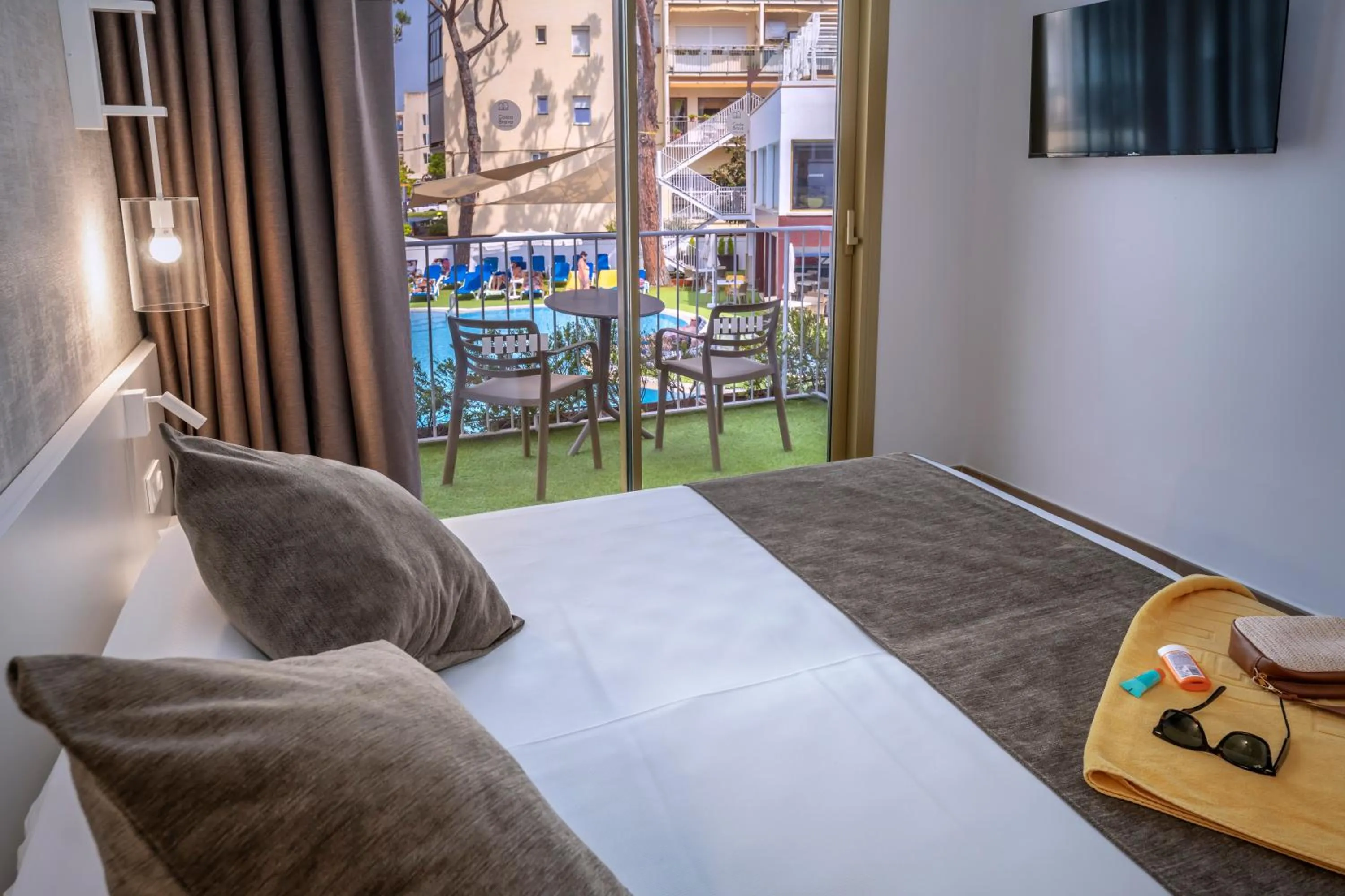 Balcony/Terrace, Bed in GHT Costa Brava & Spa