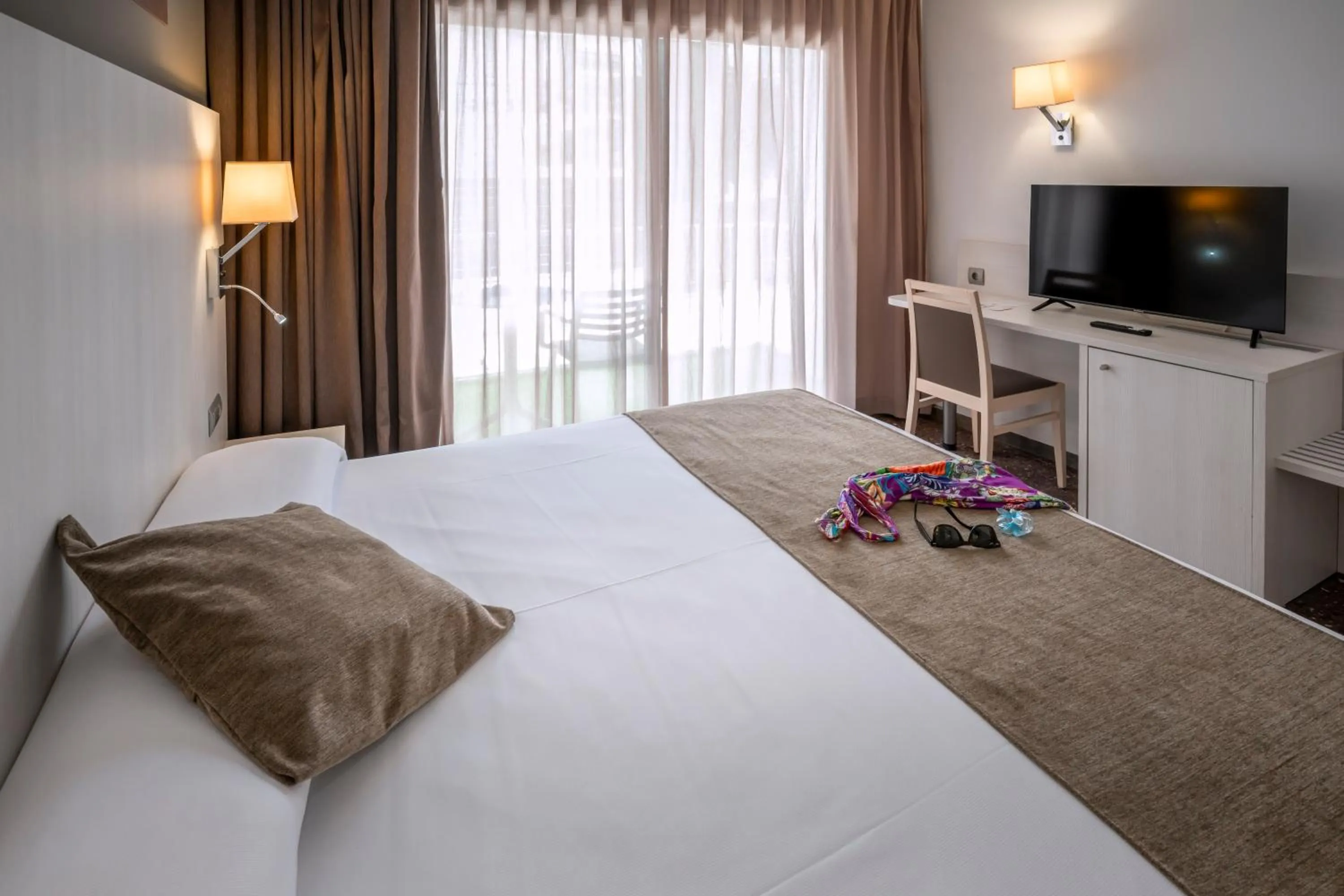 Photo of the whole room, Bed in GHT Costa Brava & Spa