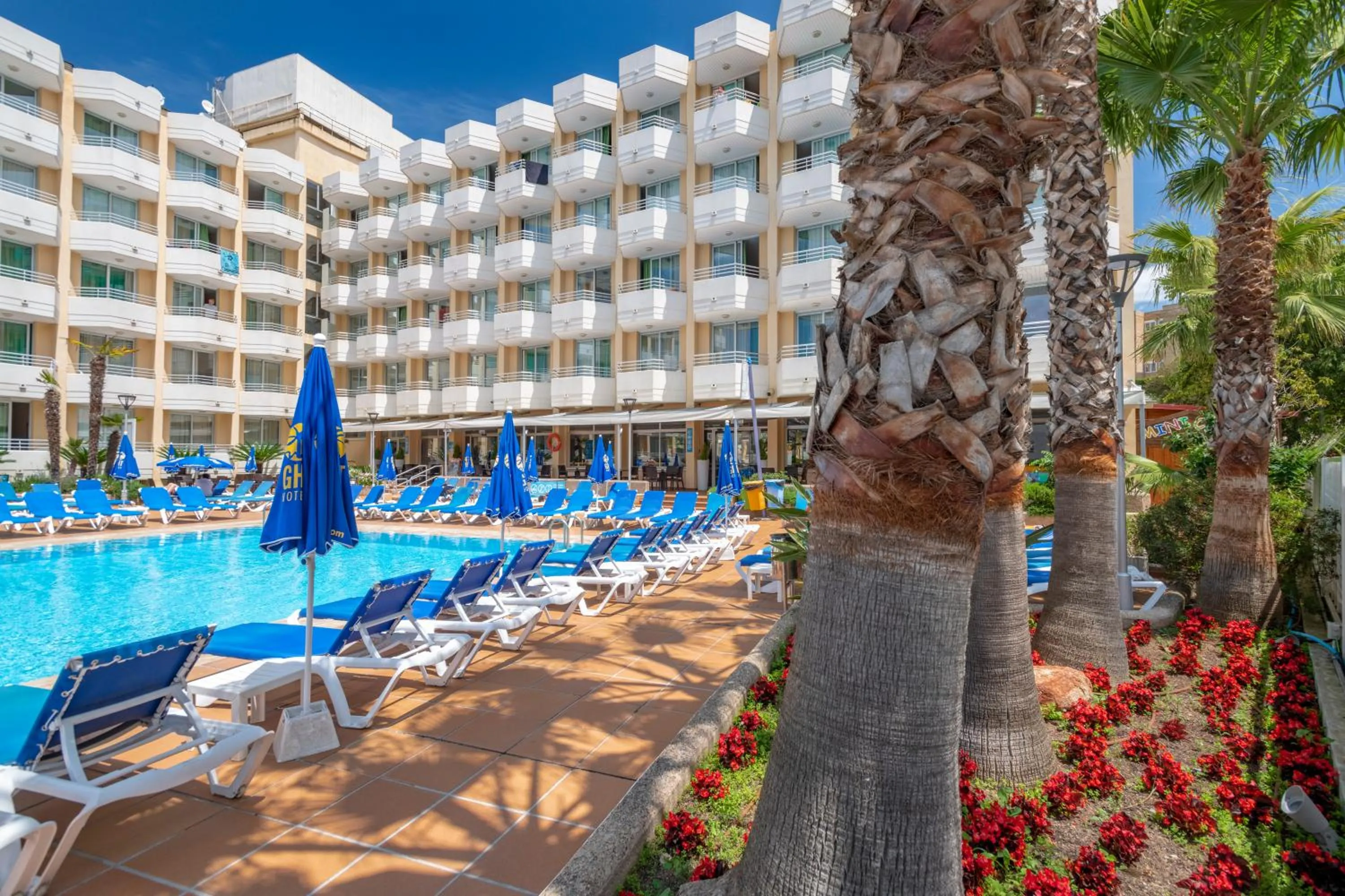 Swimming pool in GHT Oasis Tossa & Spa