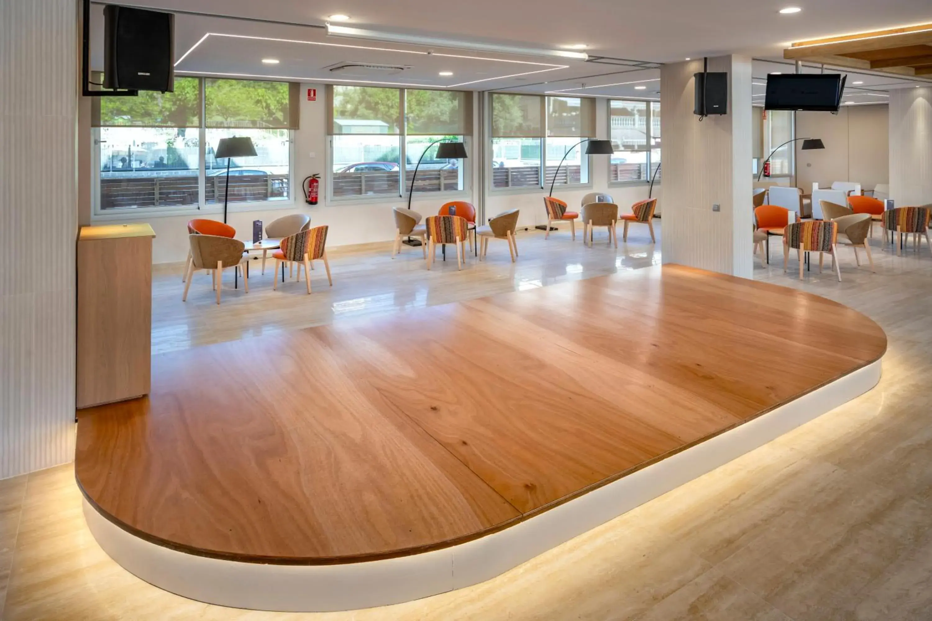 Lounge or bar in GHT Oasis Tossa & Spa Lounge or bar in GHT Oasis Tossa & Spa