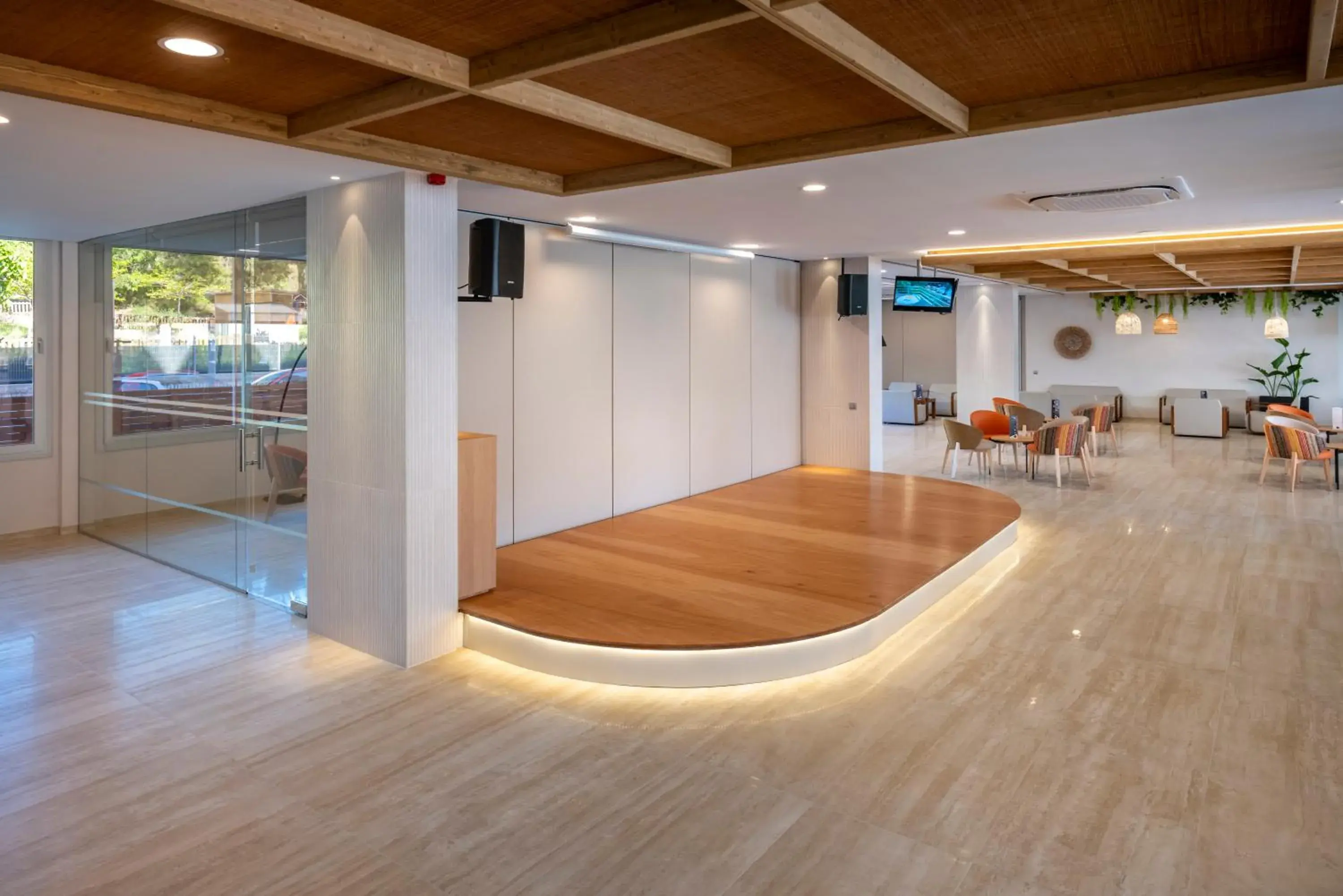 Lounge or bar in GHT Oasis Tossa & Spa Lounge or bar in GHT Oasis Tossa & Spa