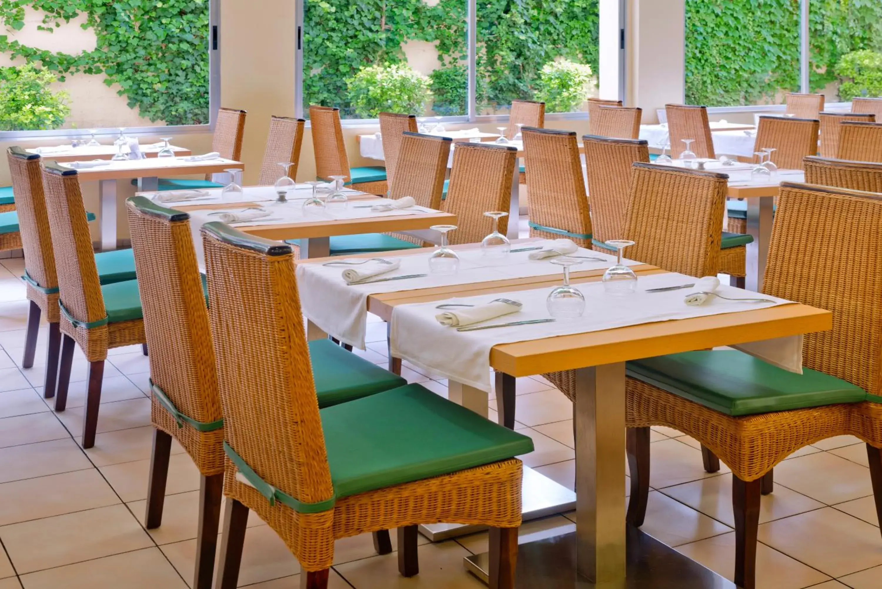 Restaurant/places to eat in GHT Oasis Tossa & Spa Restaurant/places to eat in GHT Oasis Tossa & Spa