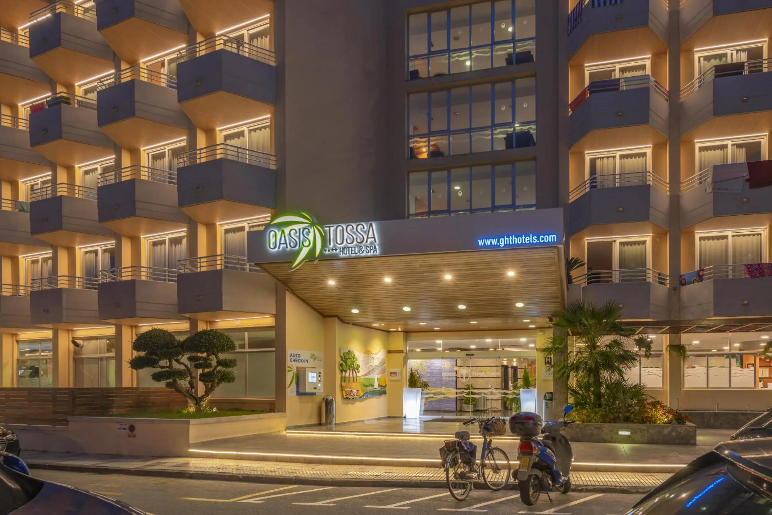 Facade/entrance in GHT Oasis Tossa & Spa