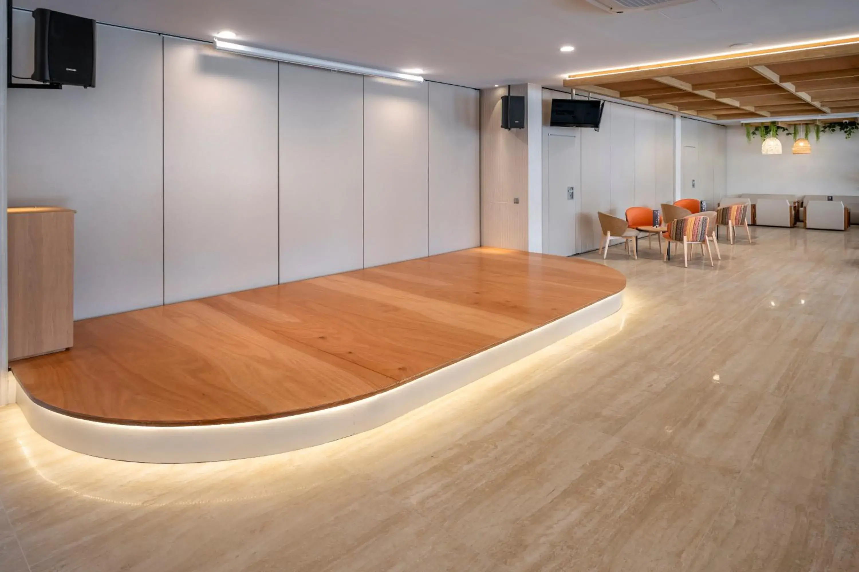 Lounge or bar in GHT Oasis Tossa & Spa Lounge or bar in GHT Oasis Tossa & Spa