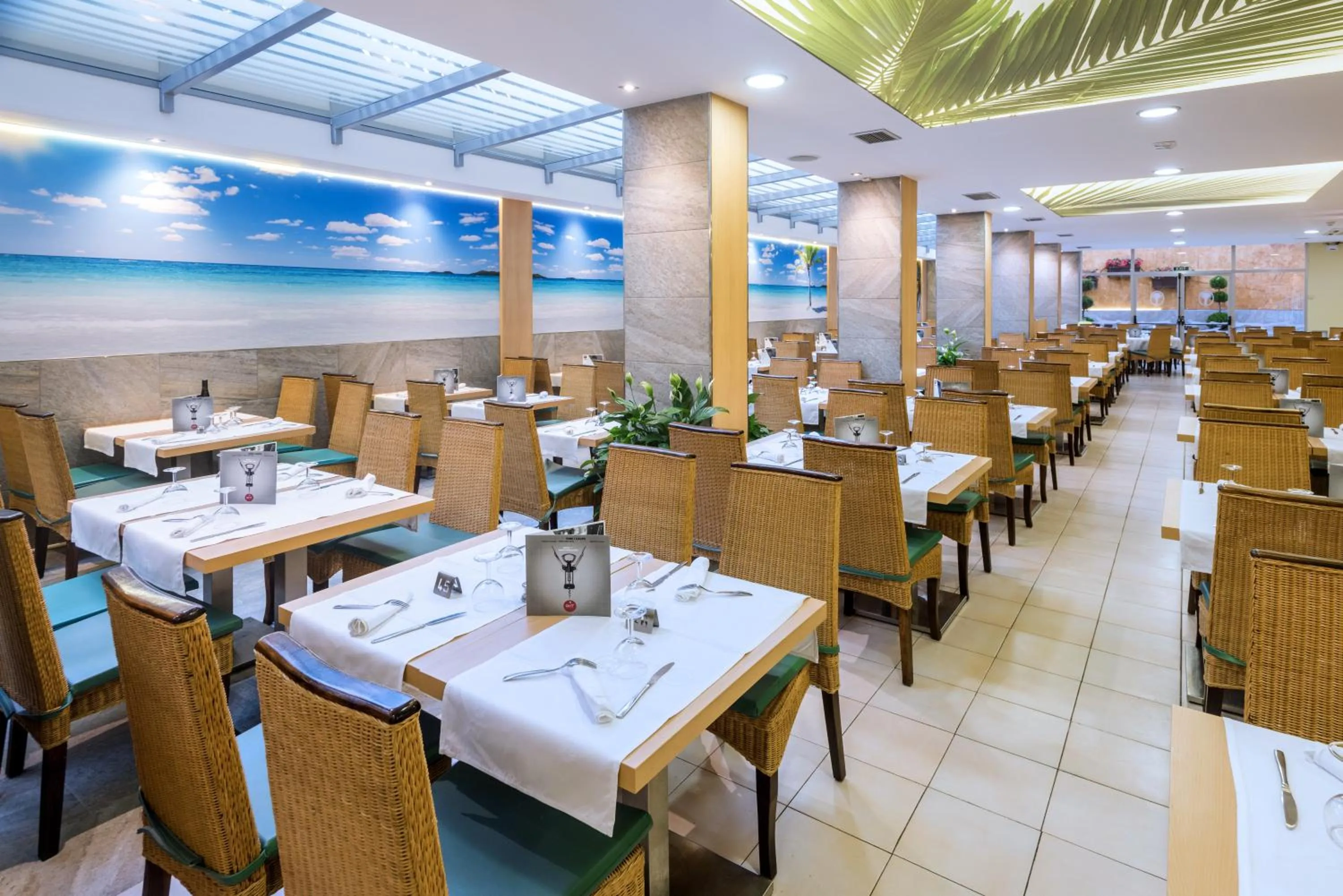 Restaurant/places to eat in GHT Oasis Tossa & Spa