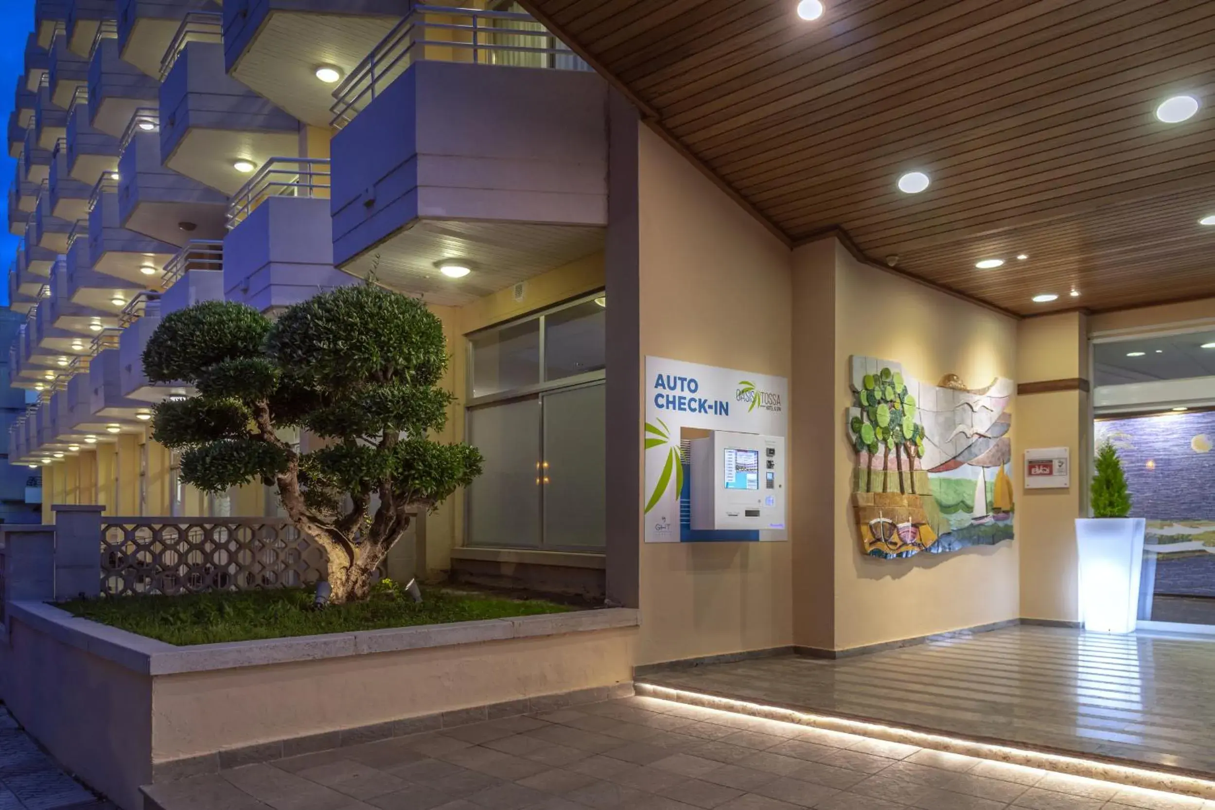 Facade/entrance in GHT Oasis Tossa & Spa Facade/entrance in GHT Oasis Tossa & Spa