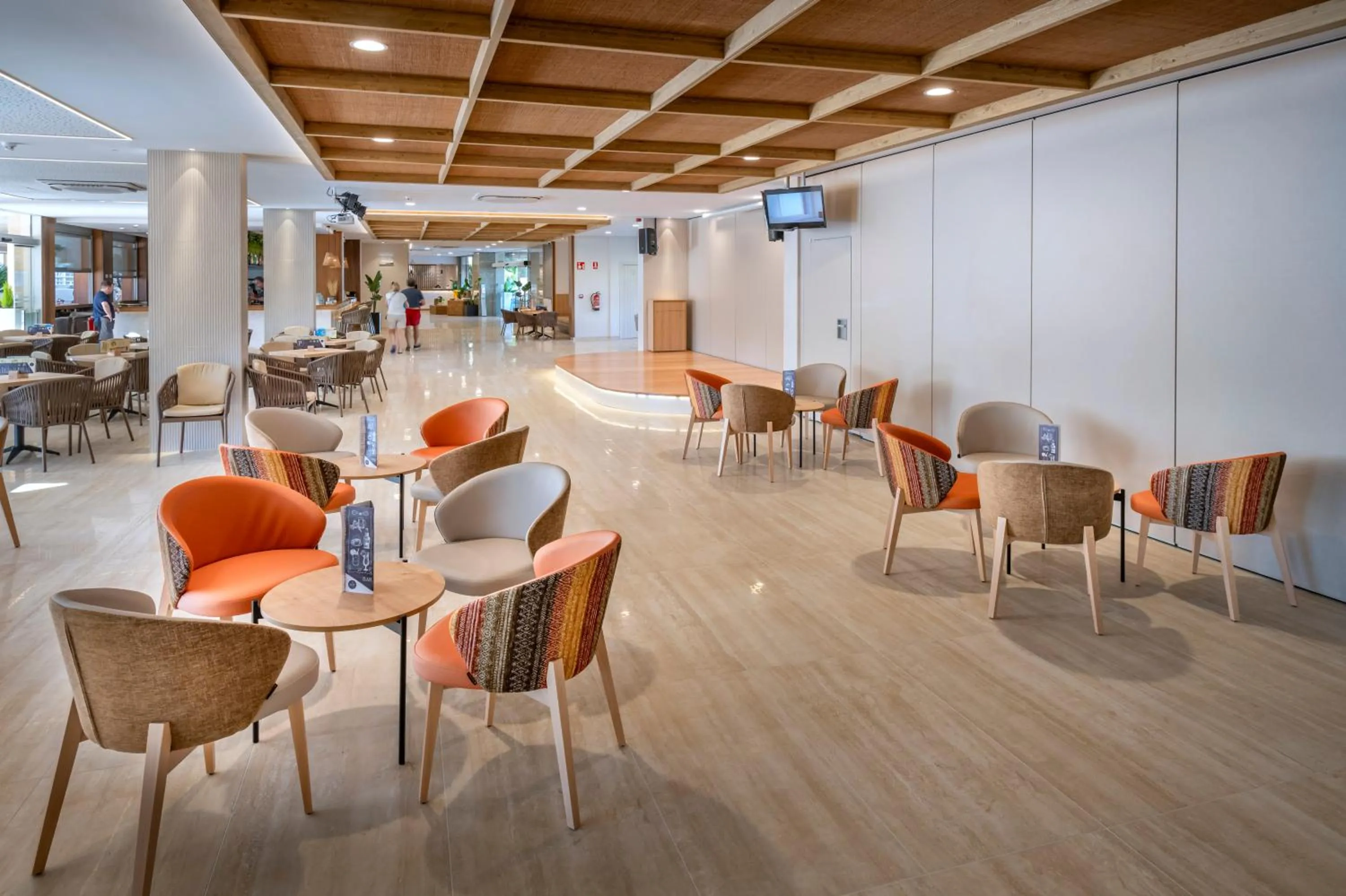 Lounge or bar in GHT Oasis Tossa & Spa