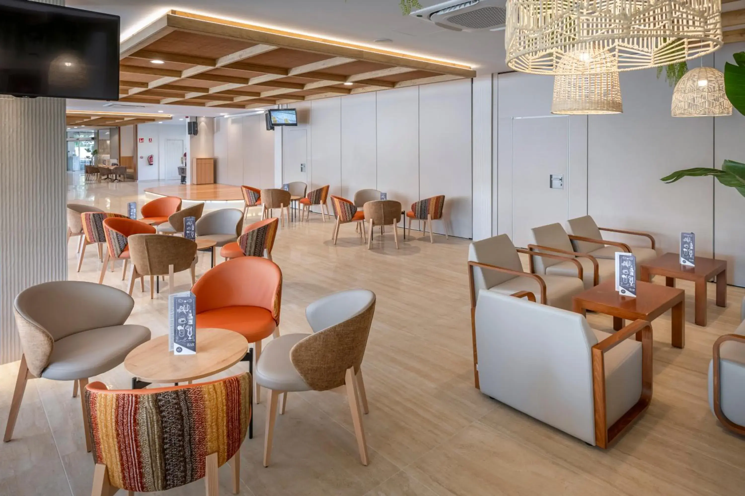 Lounge or bar in GHT Oasis Tossa & Spa Lounge or bar in GHT Oasis Tossa & Spa