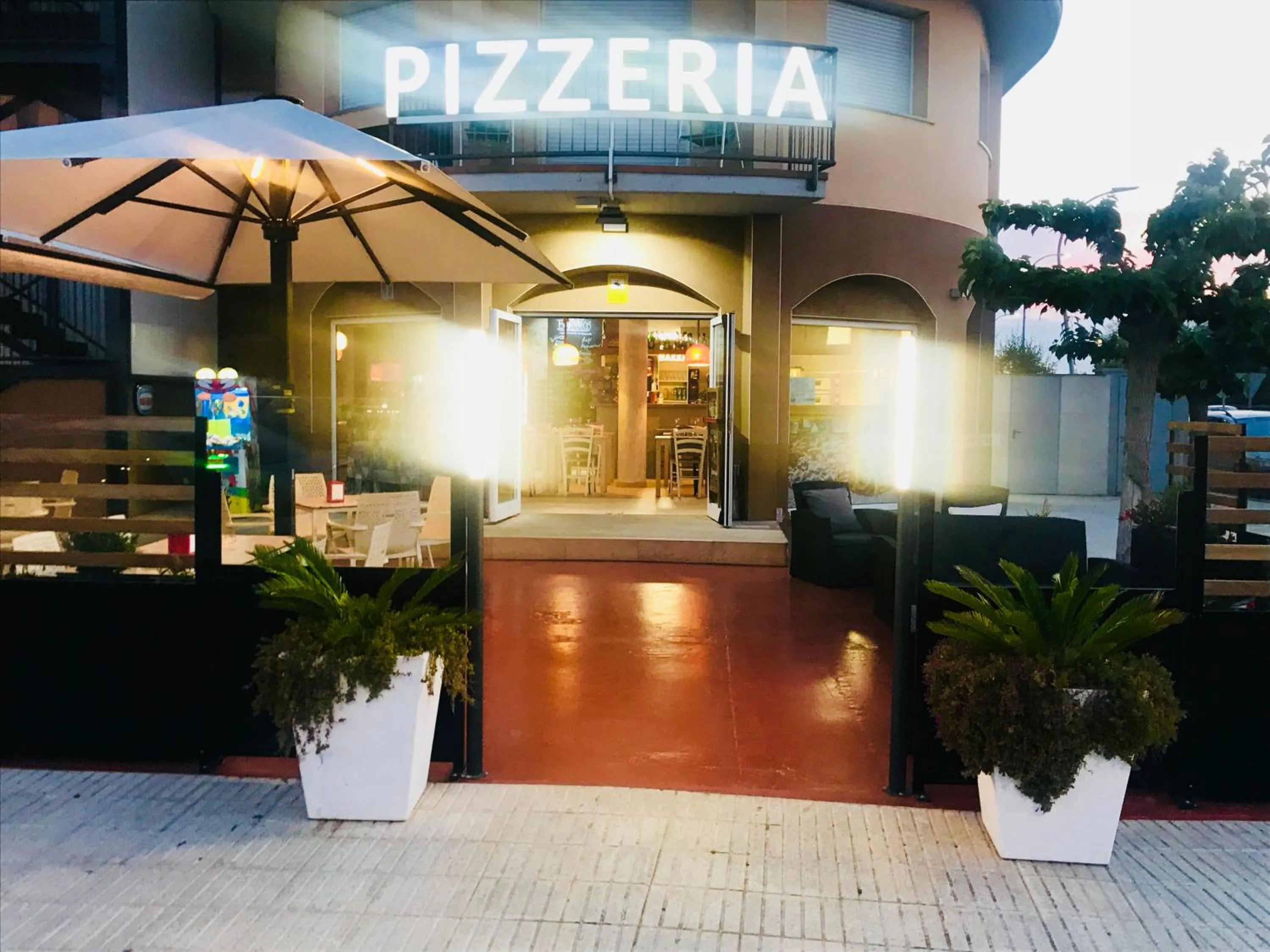 Restaurant/places to eat in Apartamentos Giuliano